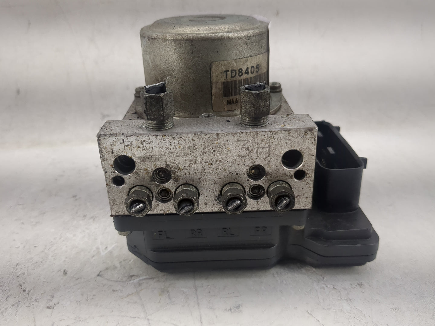 2012-2015 Nissan Rogue ABS Pump Control Module Replacement P/N:TD8405 Fits Fits 2012 2013 2014 2015 OEM Used Auto Parts - Oe