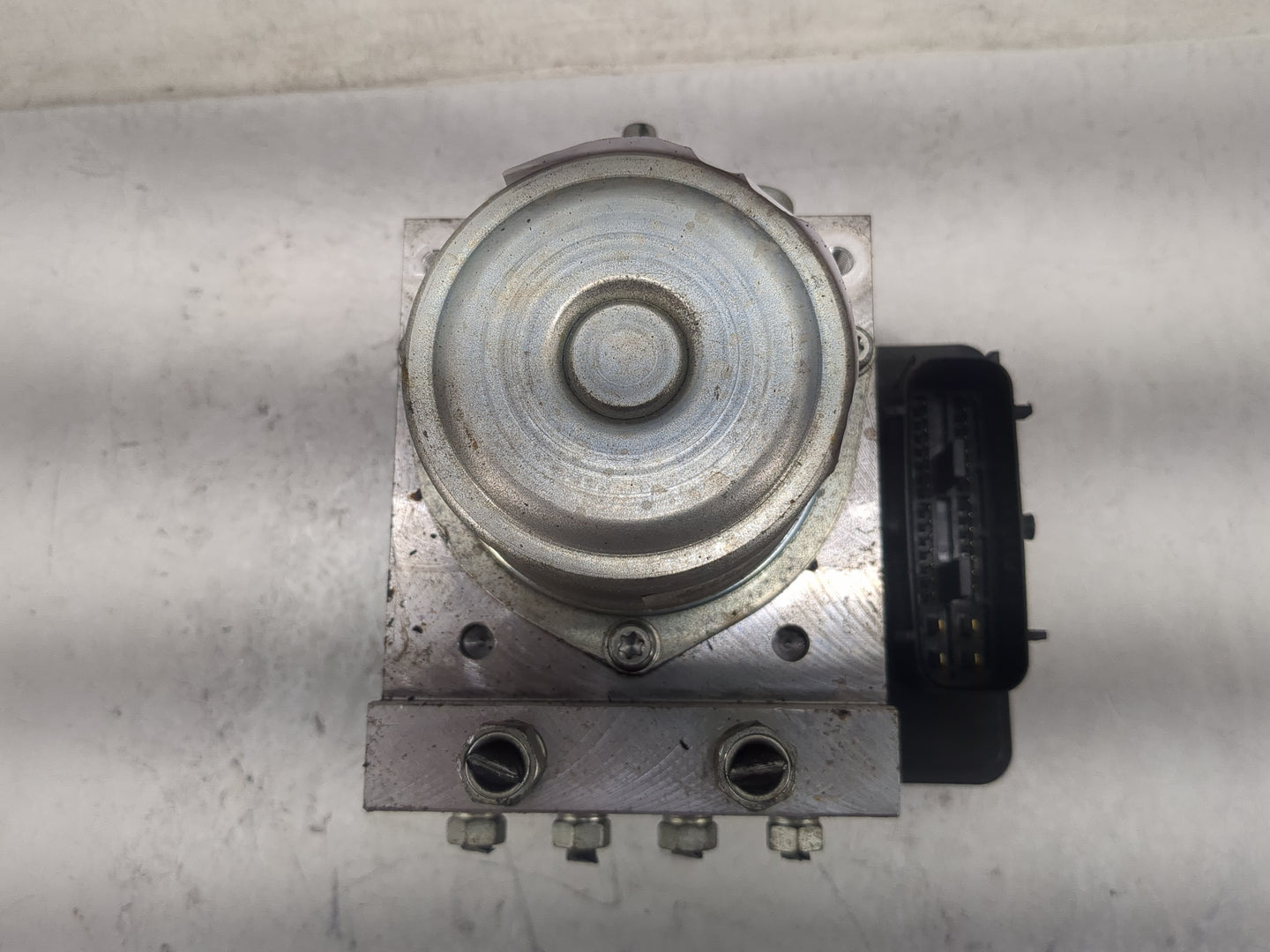 2012-2015 Nissan Rogue ABS Pump Control Module Replacement P/N:TD8405 Fits Fits 2012 2013 2014 2015 OEM Used Auto Parts - Oe