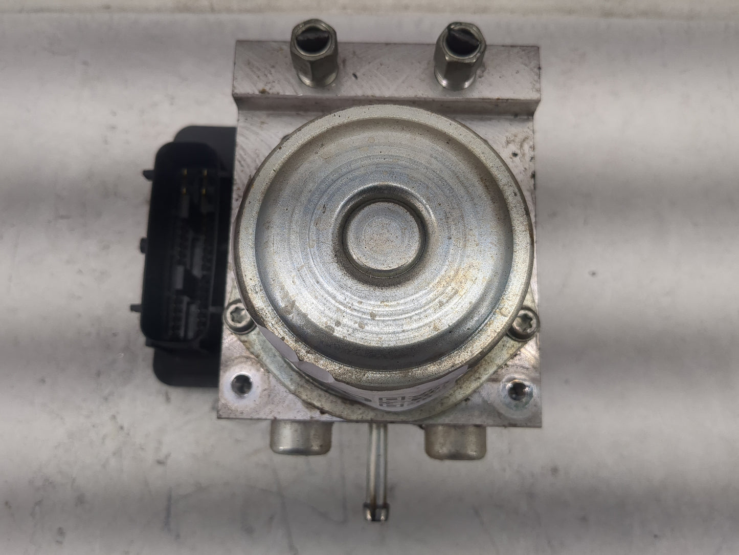 2012-2015 Nissan Rogue ABS Pump Control Module Replacement P/N:TD8405 Fits Fits 2012 2013 2014 2015 OEM Used Auto Parts - Oe