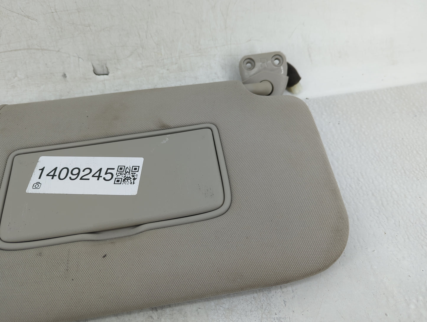 2014-2017 Nissan Rogue Sun Visor Shade Replacement Passenger Right Mirror Fits Fits 2014 2015 2016 2017 OEM Used Auto Parts 