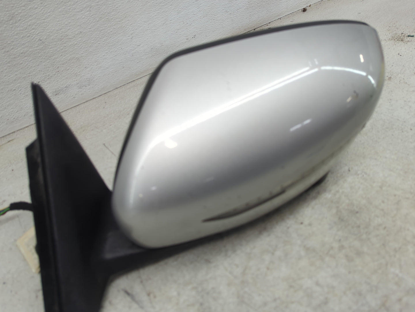 2014-2016 Nissan Rogue Driver Left Side View Manual Door Mirror Silver - Oemusedautoparts1.com
