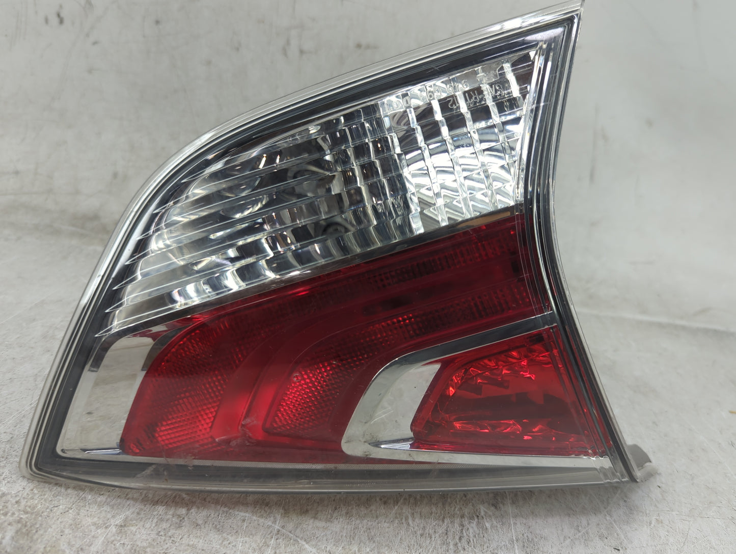 2014-2016 Nissan Rogue Driver Left Side Deck Lid Mounted Tail Light - Oemusedautoparts1.com