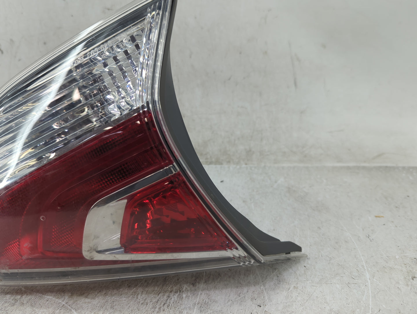 2014-2016 Nissan Rogue Driver Left Side Deck Lid Mounted Tail Light - Oemusedautoparts1.com