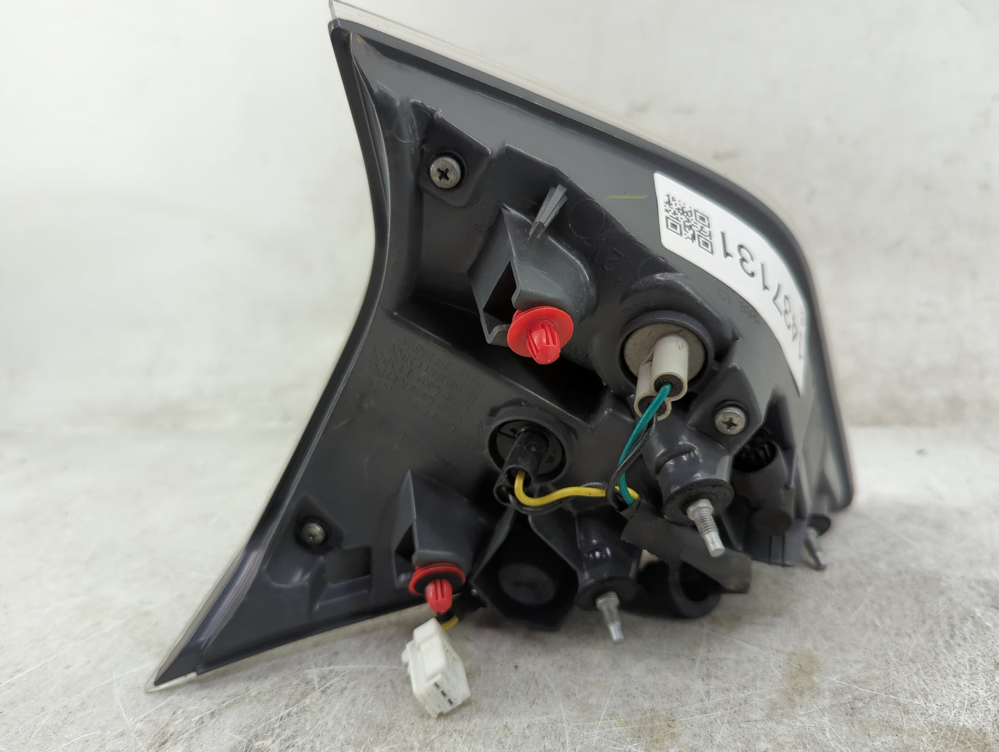 2014-2016 Nissan Rogue Driver Left Side Deck Lid Mounted Tail Light - Oemusedautoparts1.com