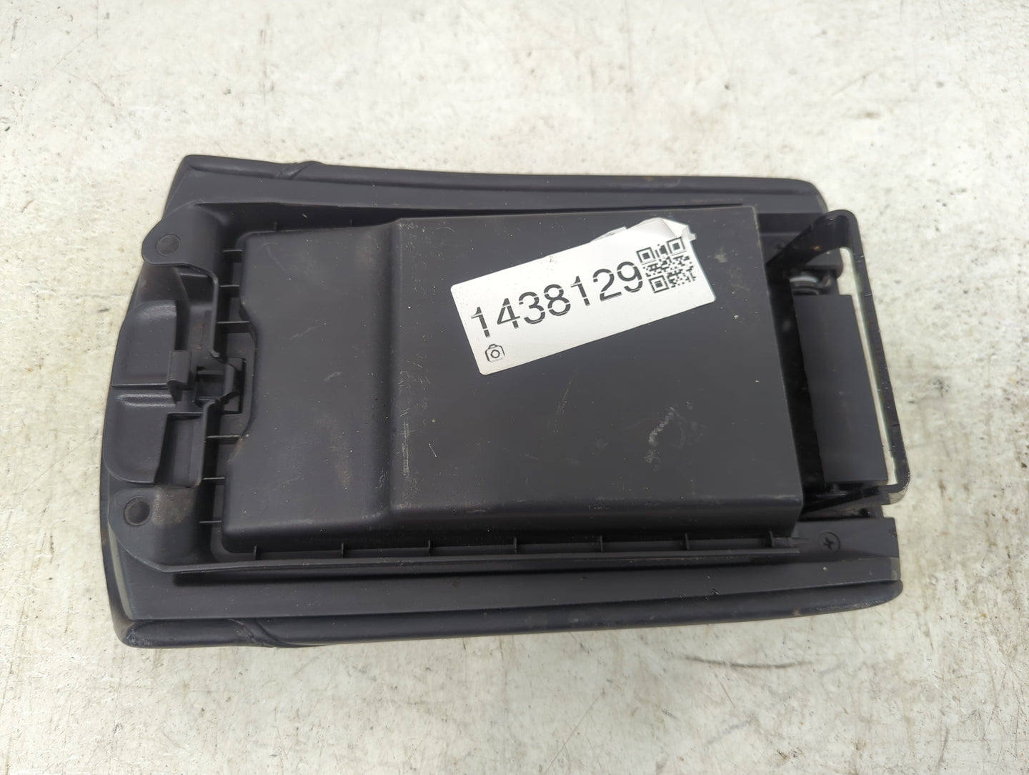 2014-2016 Nissan Rogue Center Console Armrest Cover Lid Fits Fits 2014 2015 2016 OEM Used Auto Parts - Oemusedautoparts1.com