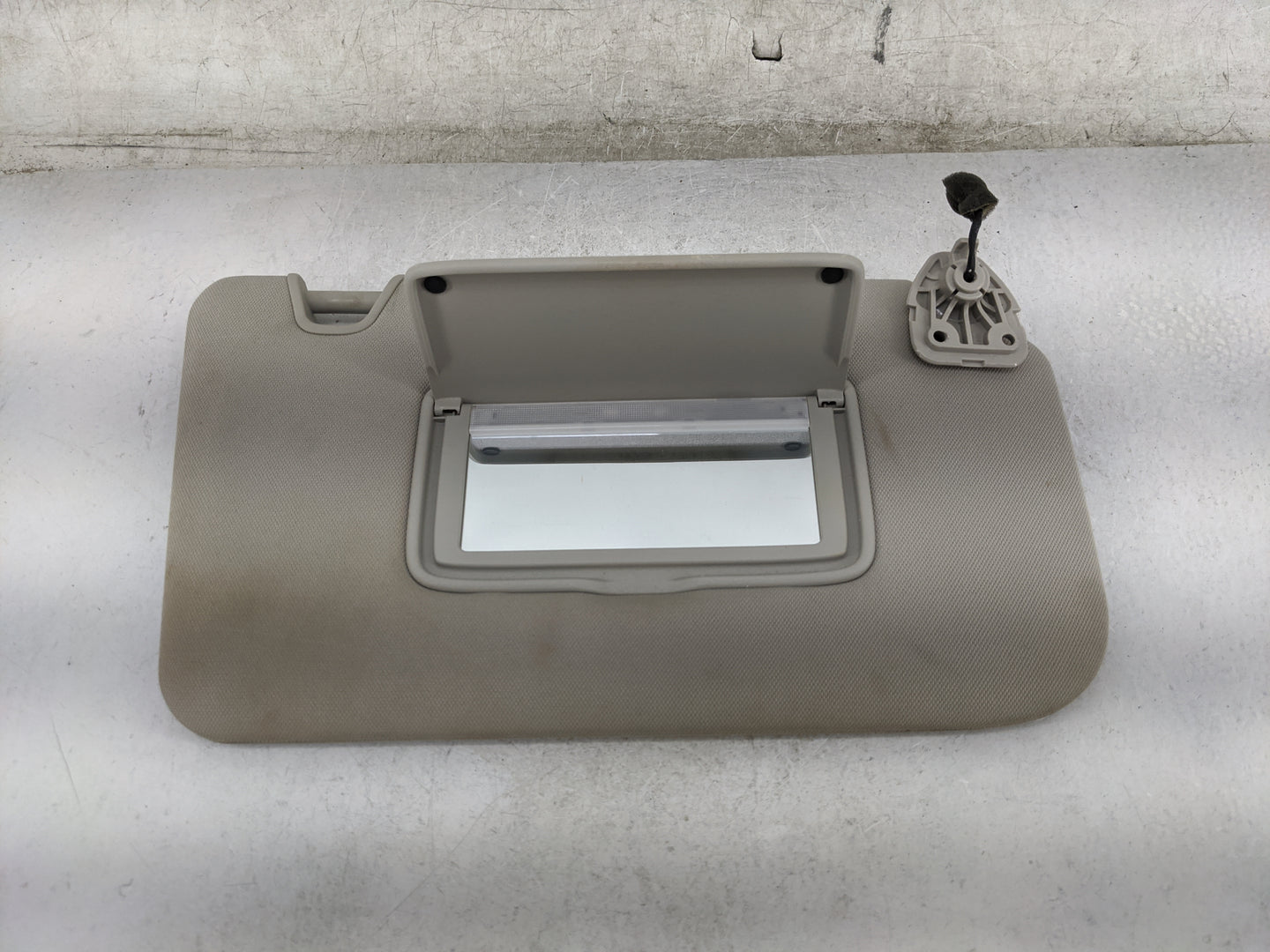 2014-2017 Nissan Rogue Sun Visor Shade Replacement Passenger Right Mirror Fits Fits 2014 2015 2016 2017 OEM Used Auto Parts 