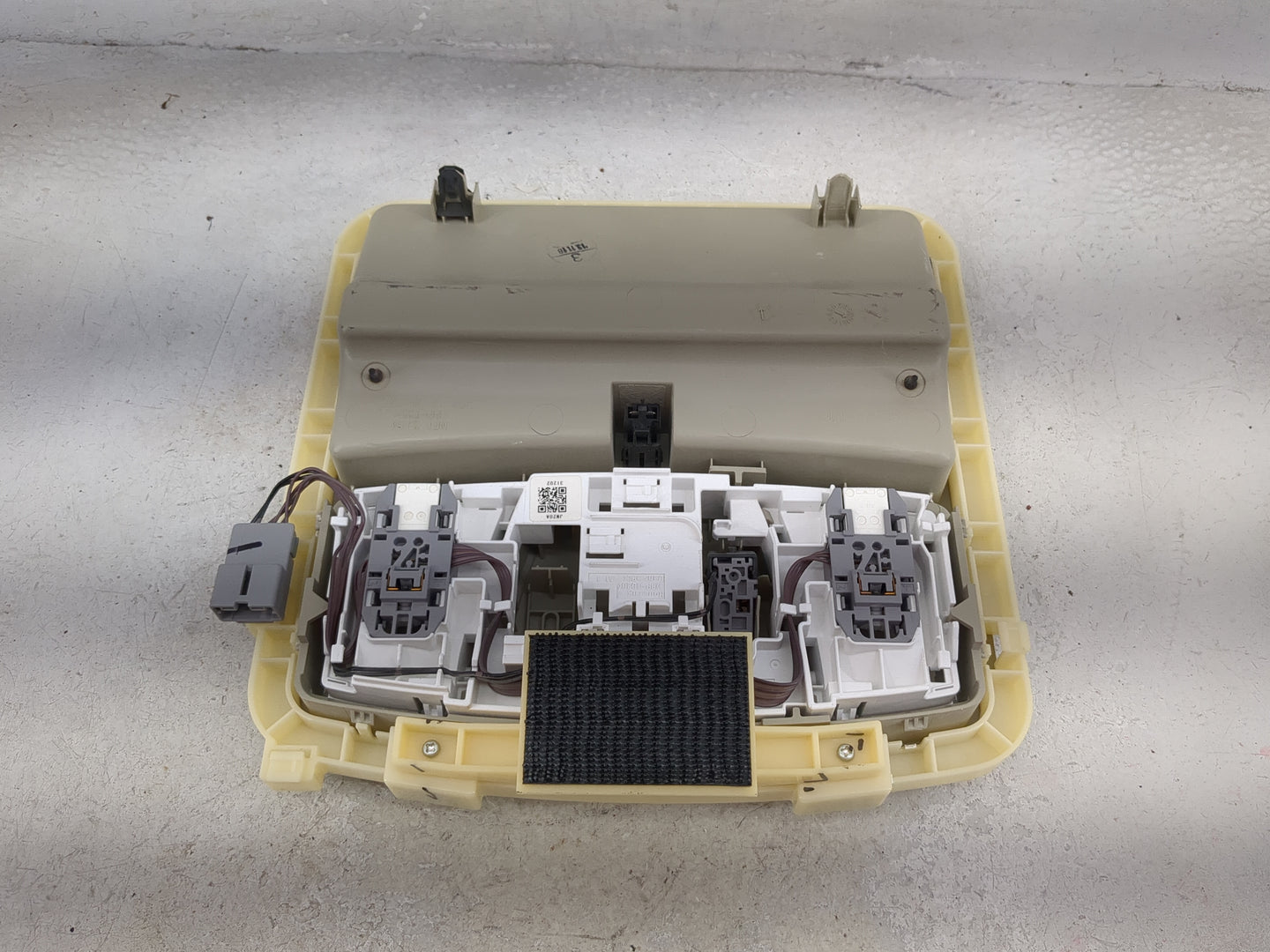 2014 Nissan Rogue Overhead Roof Console Tan - Oemusedautoparts1.com