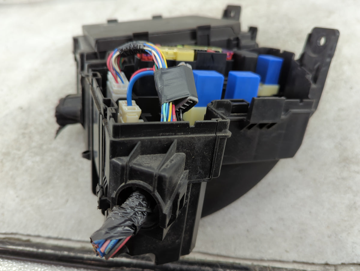 2012-2015 Nissan Rogue Fusebox Fuse Box Panel Relay Module P/N:284B6 JG03A Fits Fits 2012 2013 2014 2015 OEM Used Auto Parts