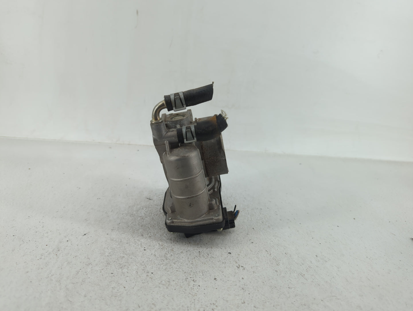2011-2015 Nissan Rogue Throttle Body P/N:526-01 RME60-15 Fits Fits 2011 2012 2013 2014 2015 OEM Used Auto Parts - Oemusedaut