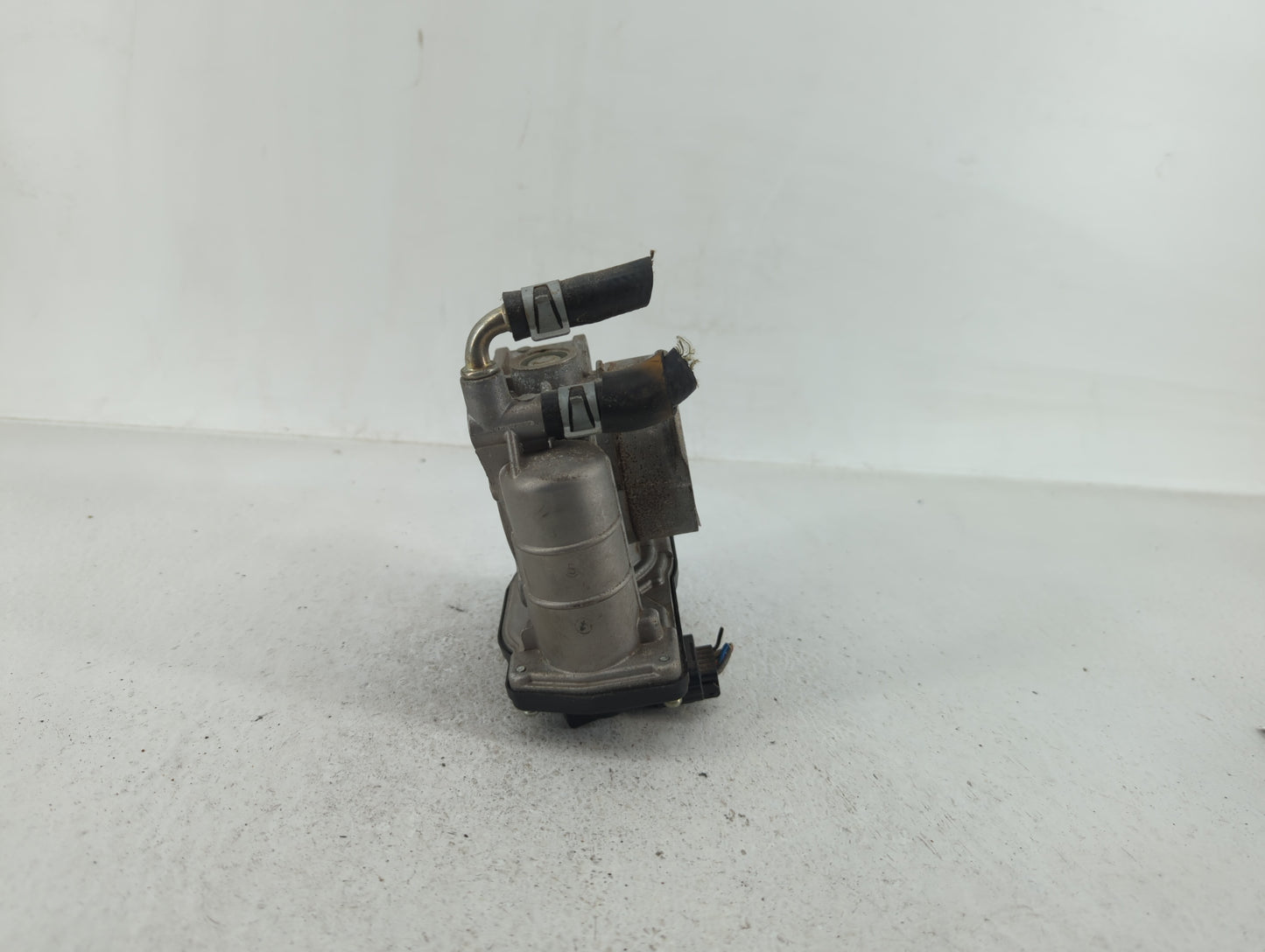 2011-2015 Nissan Rogue Throttle Body P/N:526-01 RME60-15 Fits Fits 2011 2012 2013 2014 2015 OEM Used Auto Parts - Oemusedaut