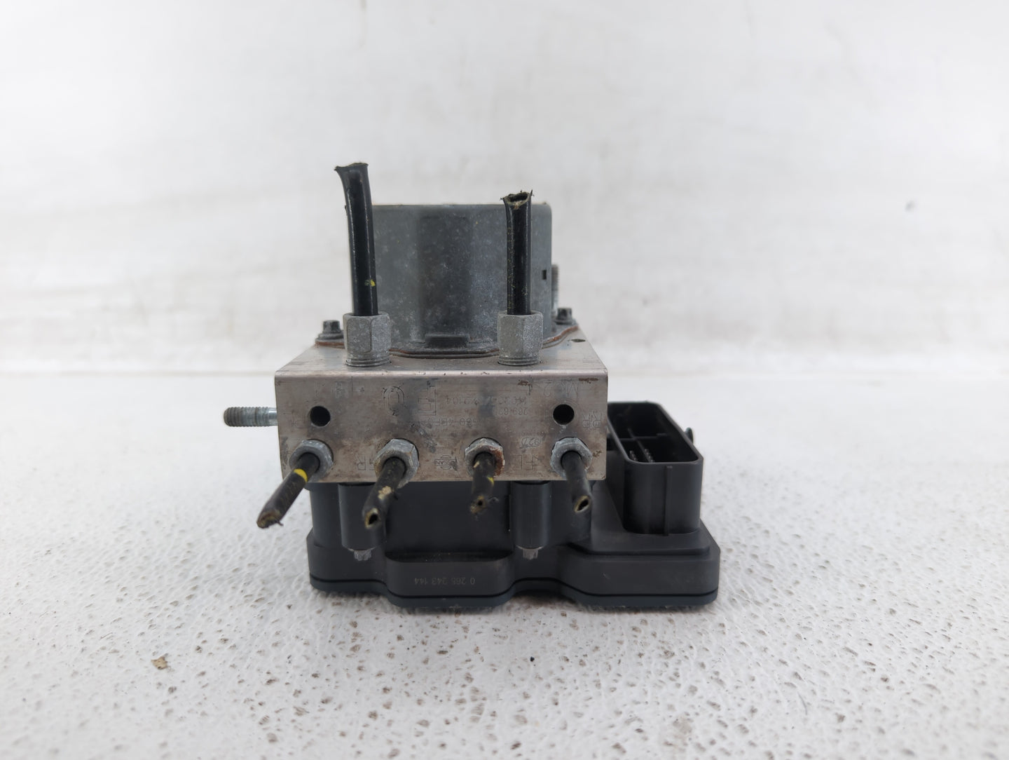 2014-2015 Nissan Rogue ABS Pump Control Module Replacement P/N:47660-4BF0A Fits Fits 2014 2015 OEM Used Auto Parts - Oemused