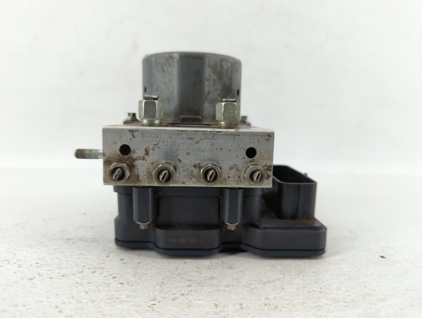 2014-2015 Nissan Rogue ABS Pump Control Module Replacement P/N:47660-4BF0A Fits Fits 2014 2015 OEM Used Auto Parts - Oemused