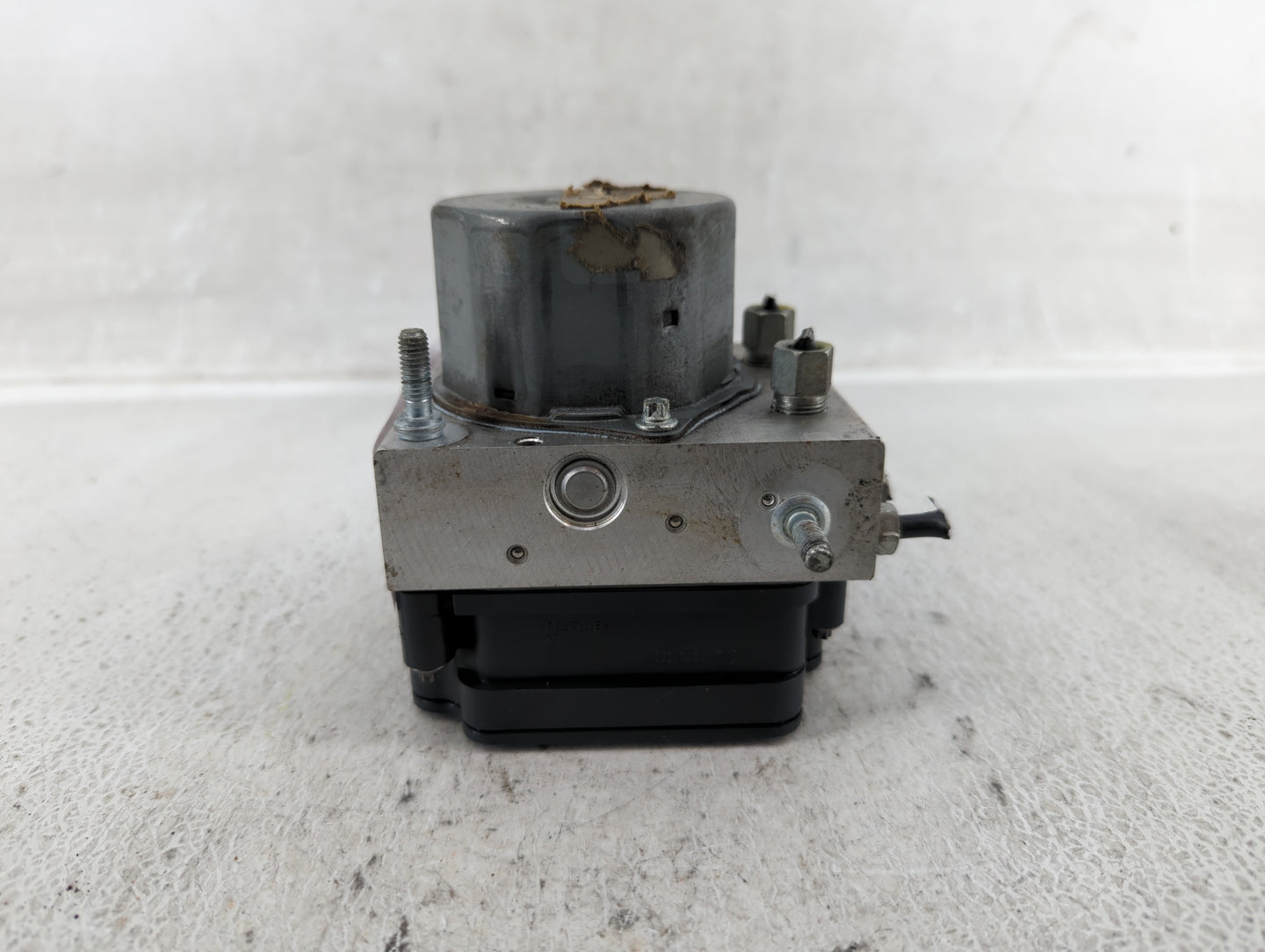 2014-2015 Nissan Rogue ABS Pump Control Module Replacement P/N:47660 4BA0A Fits Fits 2014 2015 OEM Used Auto Parts - Oemused
