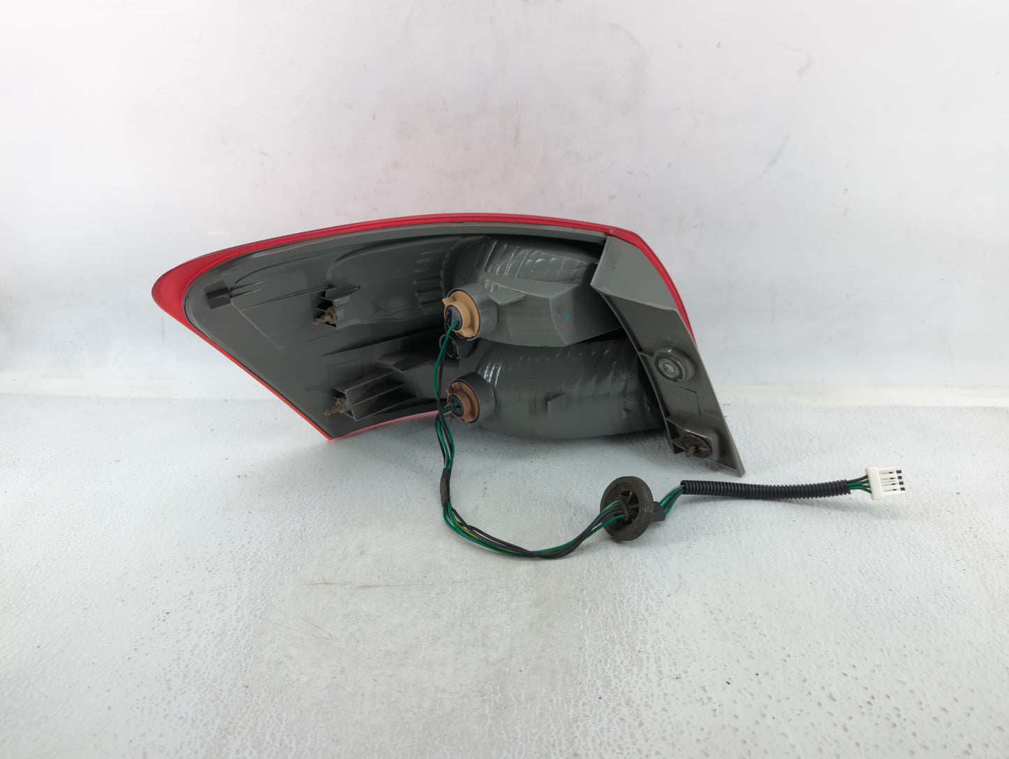 2014-2017 Nissan Rogue Tail Light Assembly Passenger Right OEM Fits Fits 2014 2015 2016 2017 OEM Used Auto Parts - Oemusedau
