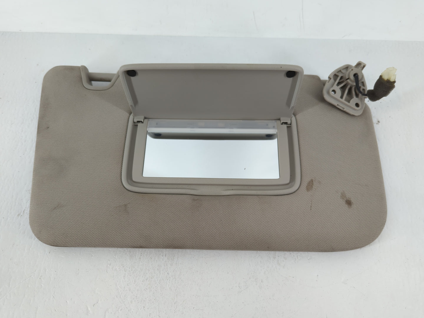 2014-2017 Nissan Rogue Sun Visor Shade Replacement Passenger Right Mirror Fits Fits 2014 2015 2016 2017 OEM Used Auto Parts 