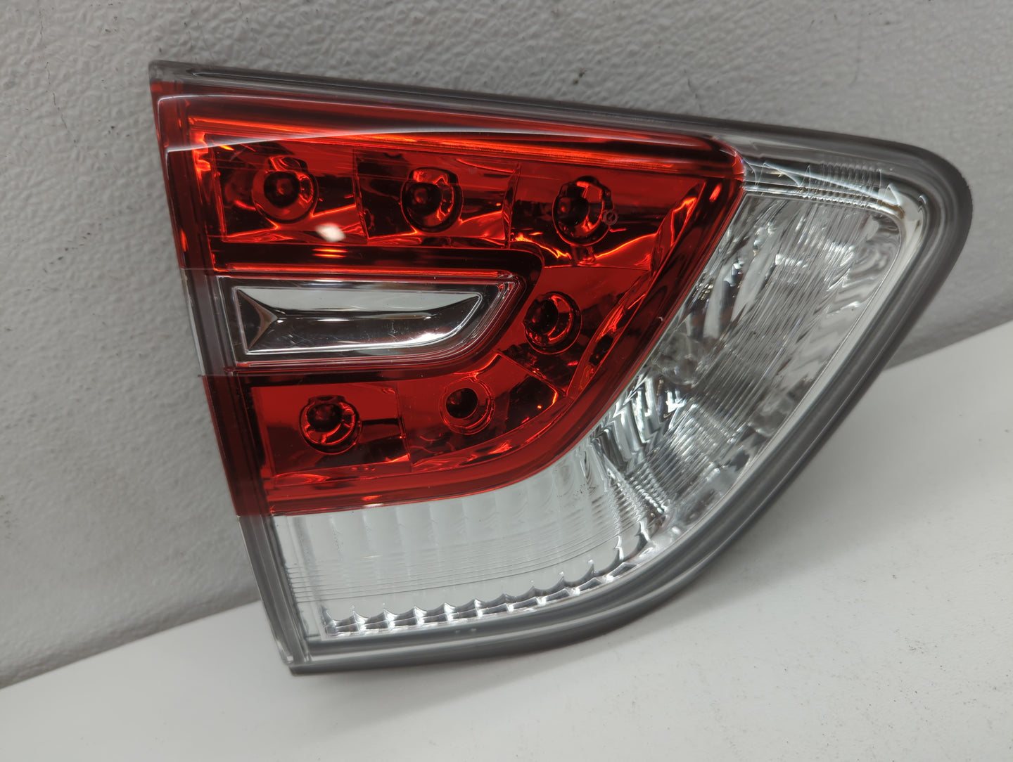 2009-2015 Nissan Rogue Tail Light Assembly Passenger Right OEM P/N:949 689 SAE R Fits Fits 2009 2010 2011 2012 2013 2014 201