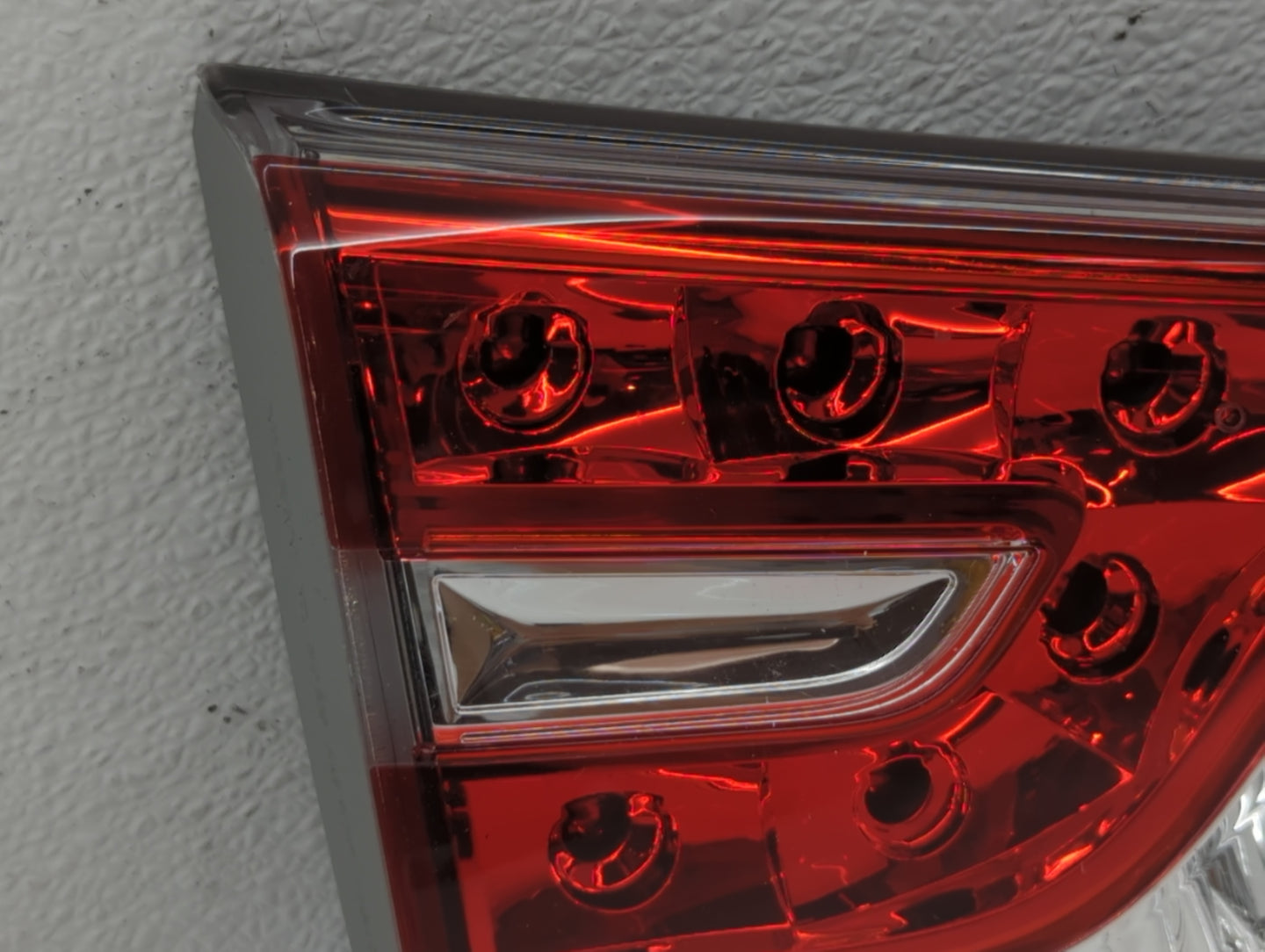 2009-2015 Nissan Rogue Tail Light Assembly Passenger Right OEM P/N:949 689 SAE R Fits Fits 2009 2010 2011 2012 2013 2014 201