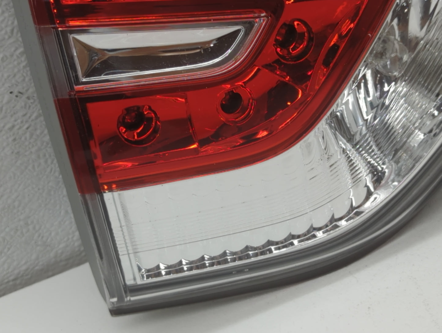 2009-2015 Nissan Rogue Tail Light Assembly Passenger Right OEM P/N:949 689 SAE R Fits Fits 2009 2010 2011 2012 2013 2014 201