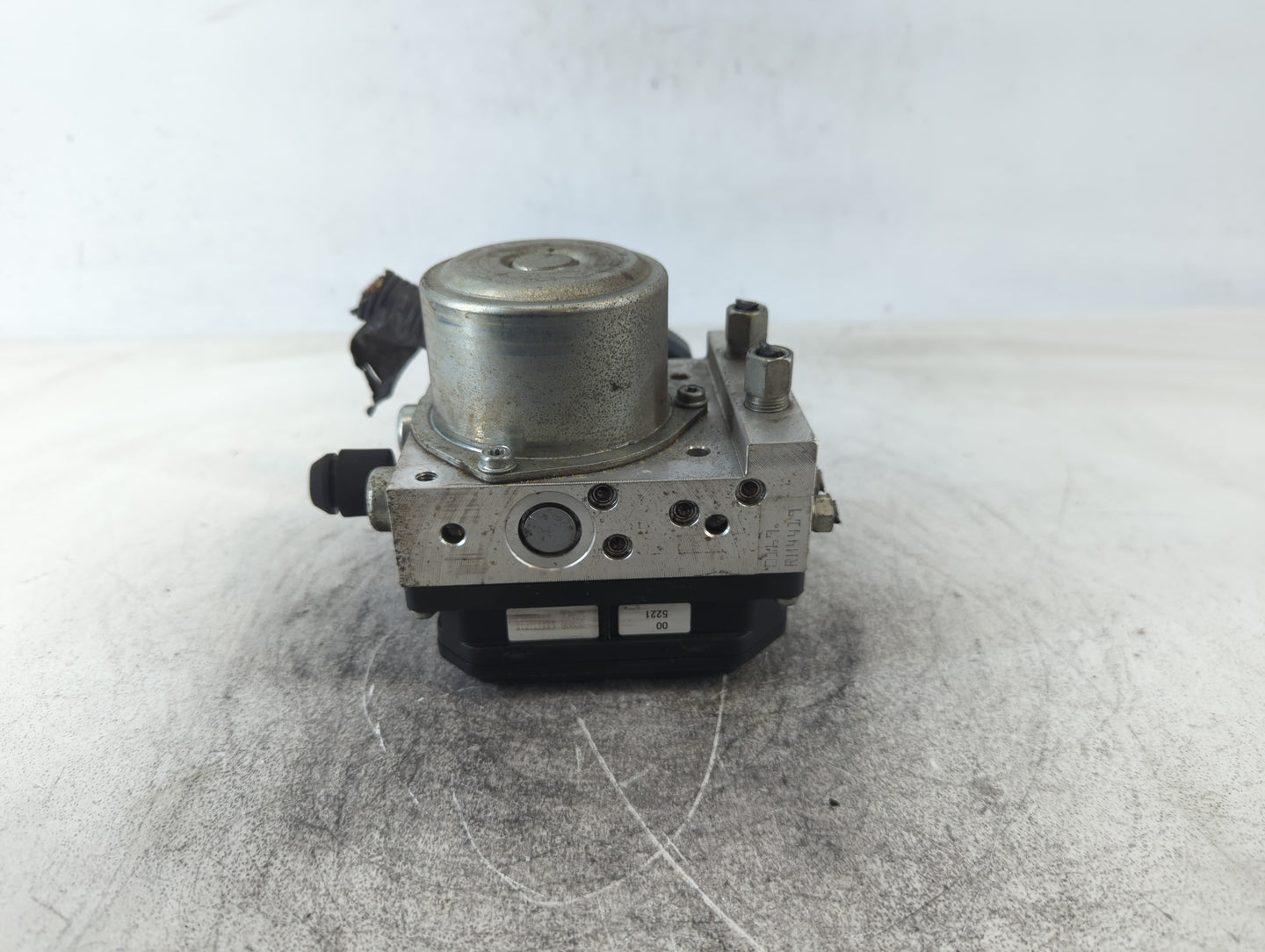 2012-2015 Nissan Rogue ABS Pump Control Module Replacement P/N:TD8405 Fits Fits 2012 2013 2014 2015 OEM Used Auto Parts - Oe