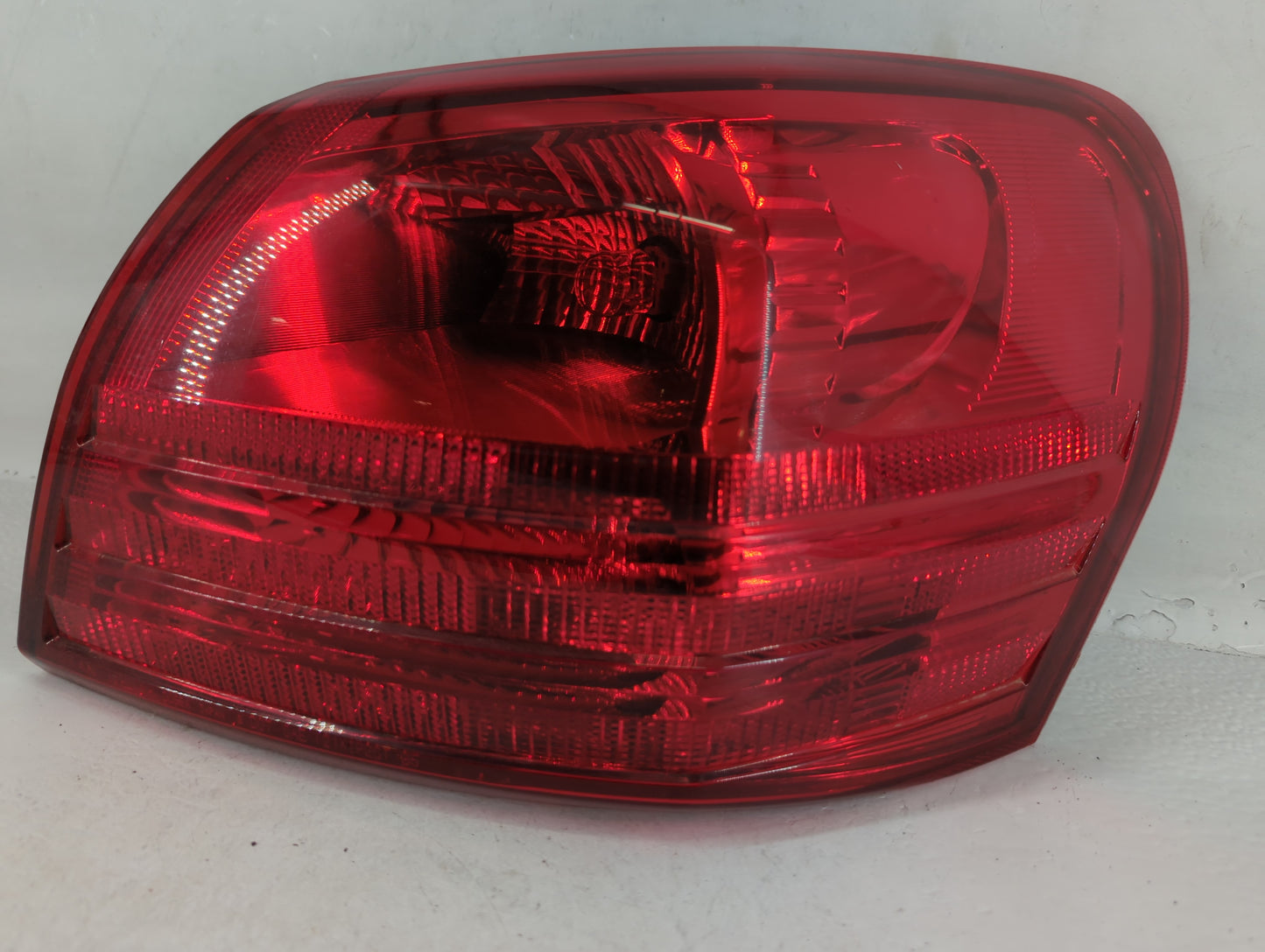 2008-2015 Nissan Rogue Tail Light Assembly Passenger Right OEM Fits Fits 2008 2009 2010 2011 2012 2013 2014 2015 OEM Used Au