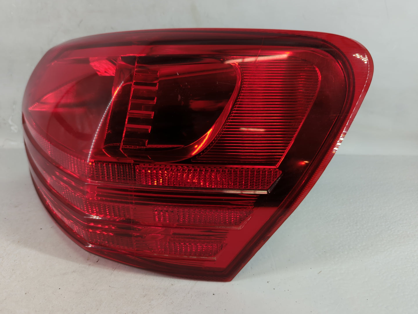 2008-2015 Nissan Rogue Tail Light Assembly Passenger Right OEM Fits Fits 2008 2009 2010 2011 2012 2013 2014 2015 OEM Used Au