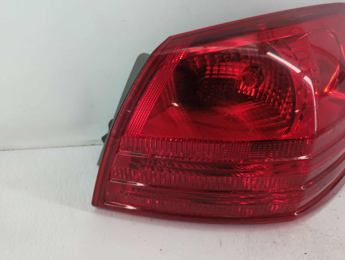 2008-2015 Nissan Rogue Tail Light Assembly Passenger Right OEM Fits Fits 2008 2009 2010 2011 2012 2013 2014 2015 OEM Used Au