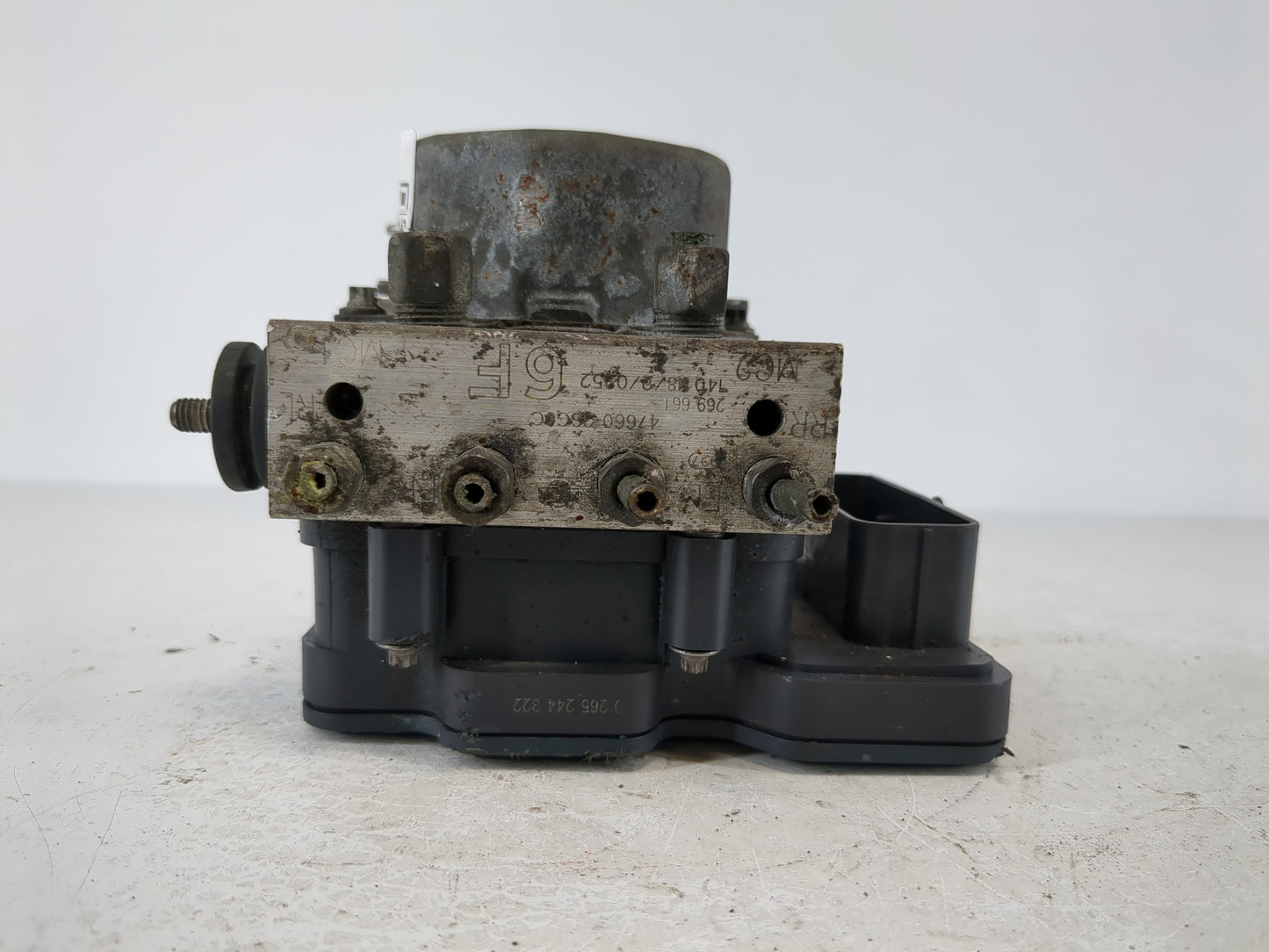 2014-2015 Nissan Sentra ABS Pump Control Module Replacement P/N:A000 431 37 00 Fits Fits 2014 2015 OEM Used Auto Parts - Oem