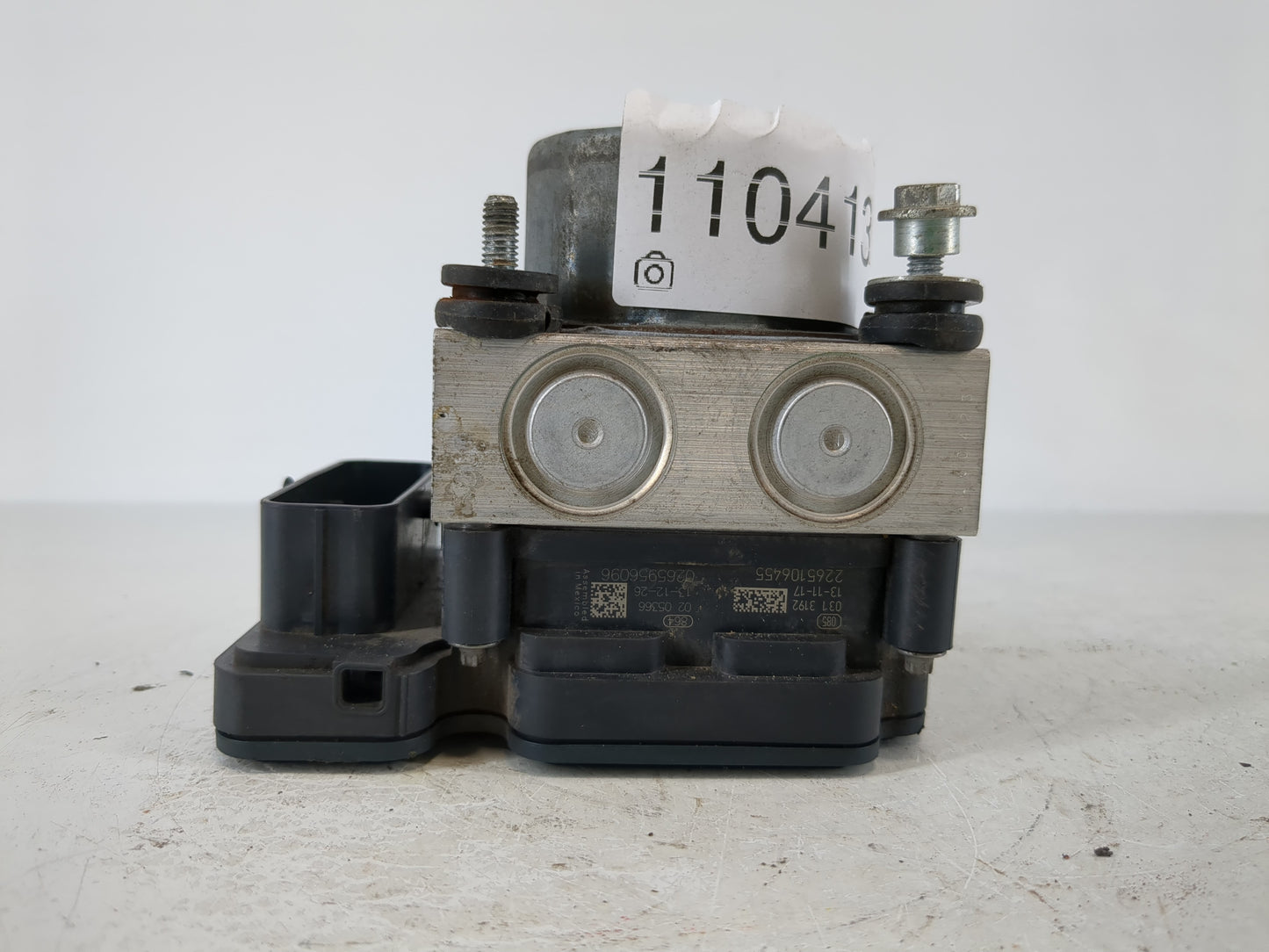 2014-2015 Nissan Sentra ABS Pump Control Module Replacement P/N:A000 431 37 00 Fits Fits 2014 2015 OEM Used Auto Parts - Oem