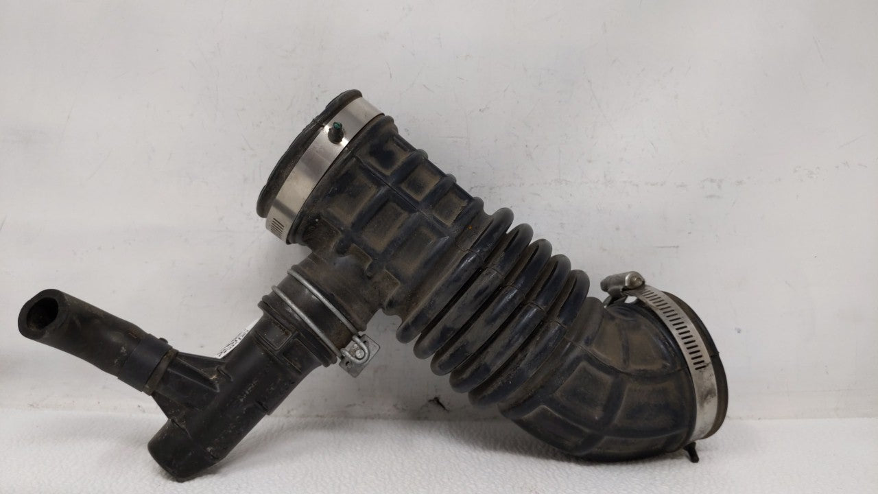 2014 Nissan Sentra Air Cleaner Intake Duct Hose Tube 118127 - Oemusedautoparts1.com