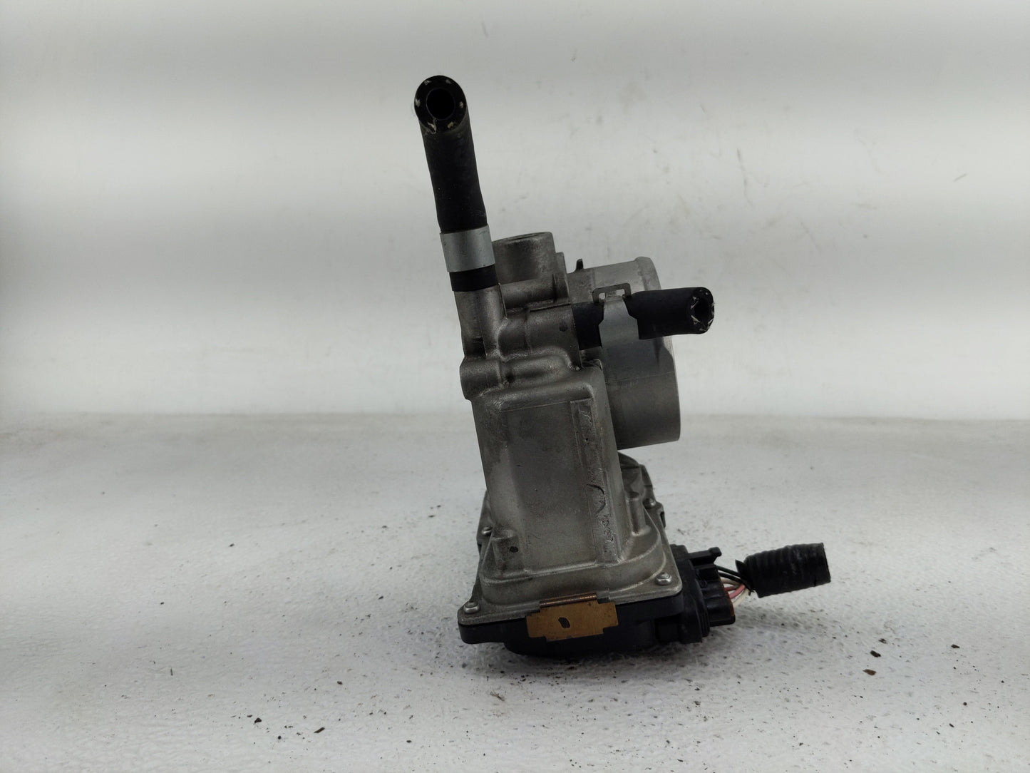 2013-2019 Nissan Sentra Throttle Body P/N:3RA60-01 A Fits Fits 2013 2014 2015 2016 2017 2018 2019 OEM Used Auto Parts - Oemu