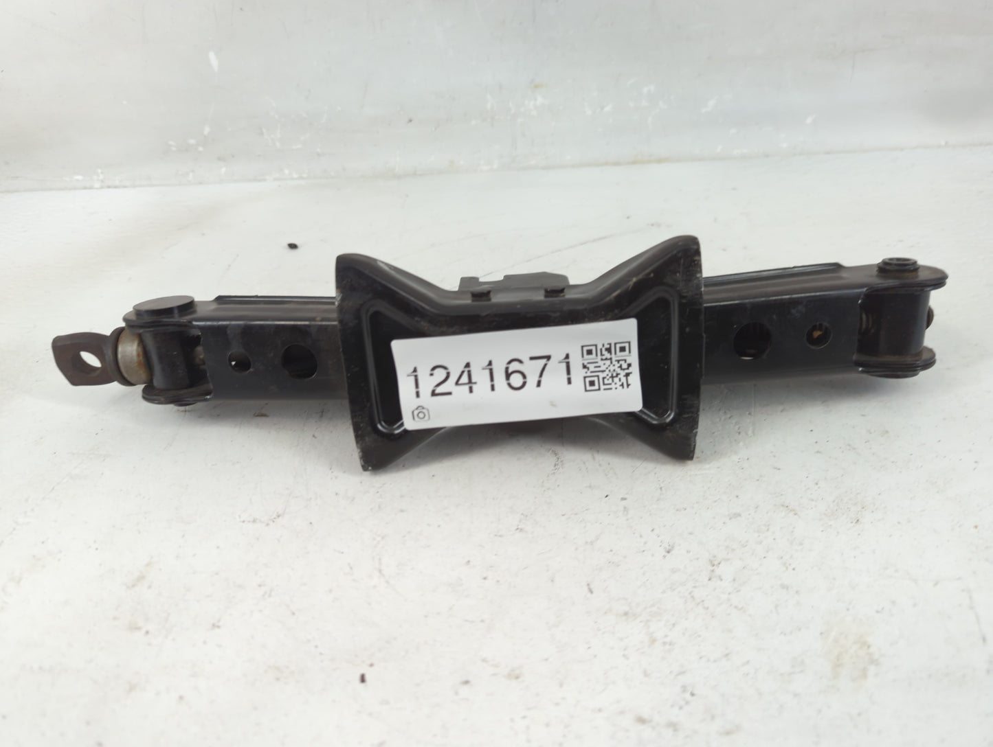 2014 Nissan Sentra Spare Scissor Car Jack 1241671 - Oemusedautoparts1.com