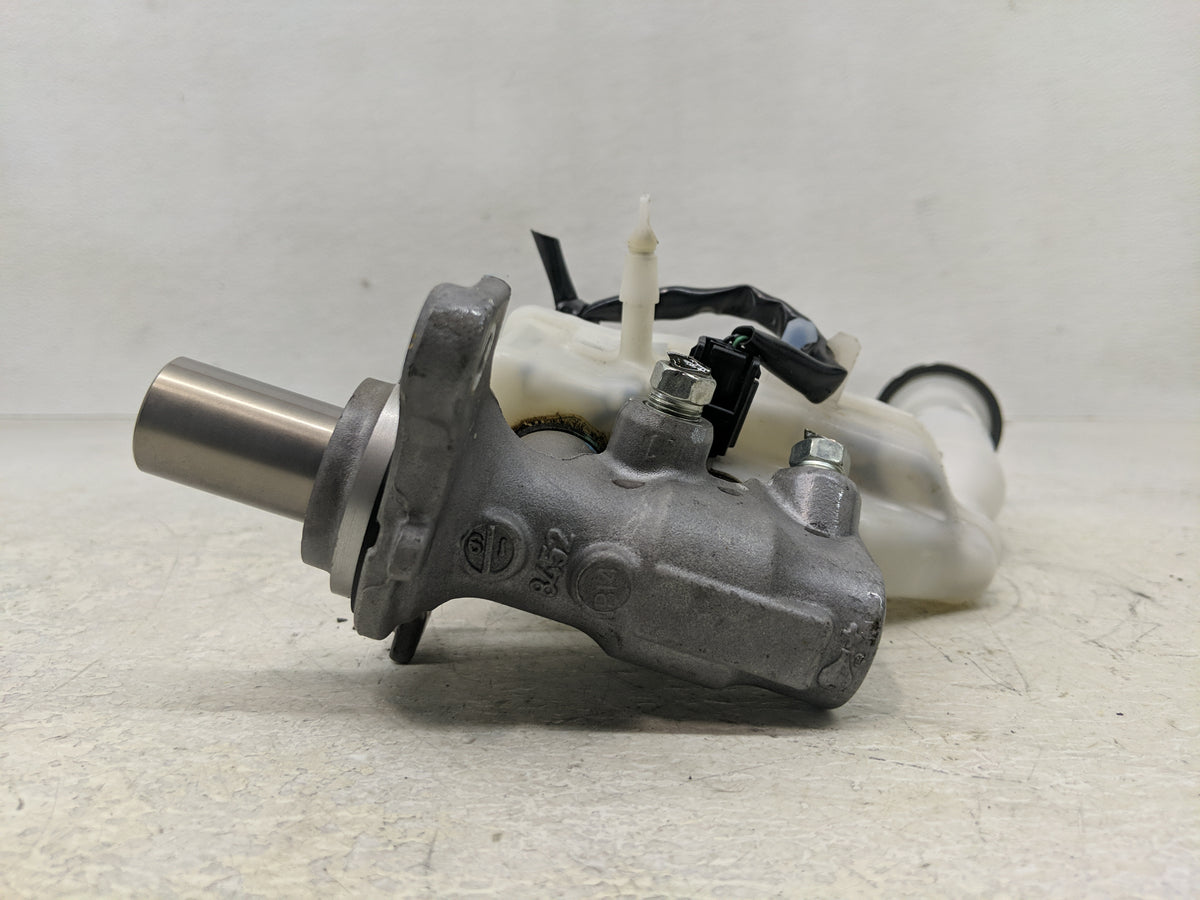 2013-2019 Nissan Sentra Brake Master Cylinder 1310782 - Oemusedautoparts1.com