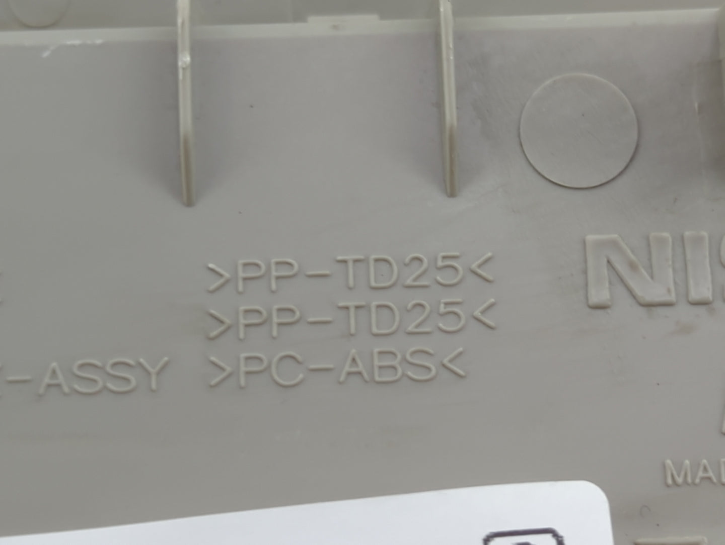 2014 Nissan Sentra Overhead Roof Console - Oemusedautoparts1.com