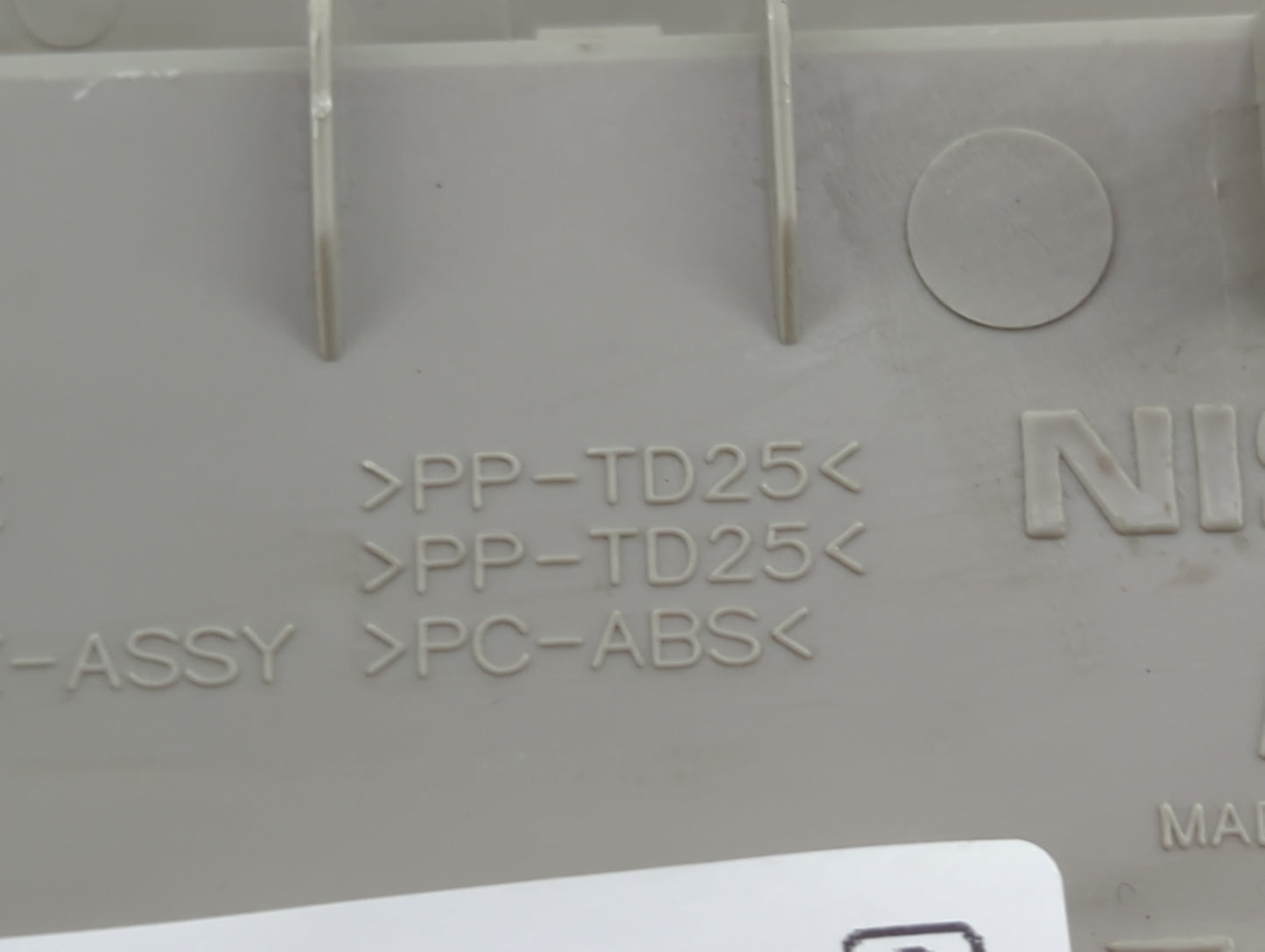 2014 Nissan Sentra Overhead Roof Console - Oemusedautoparts1.com