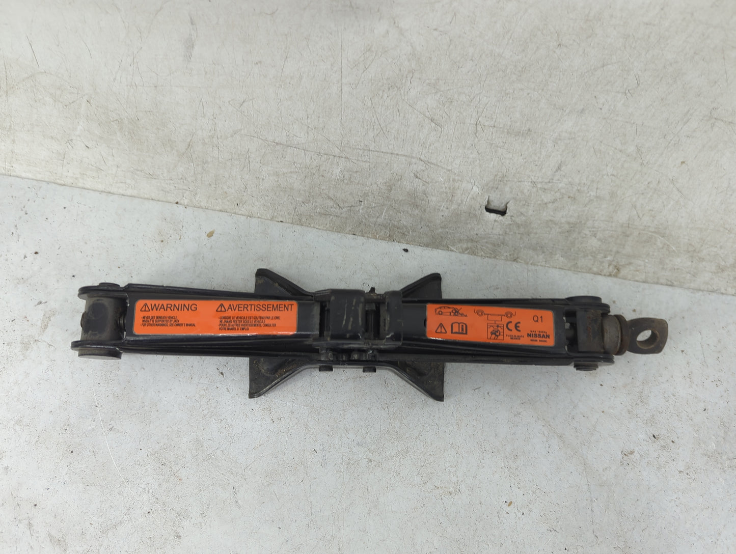 2014 Nissan Sentra Spare Scissor Car Jack Black 1460221 - Oemusedautoparts1.com
