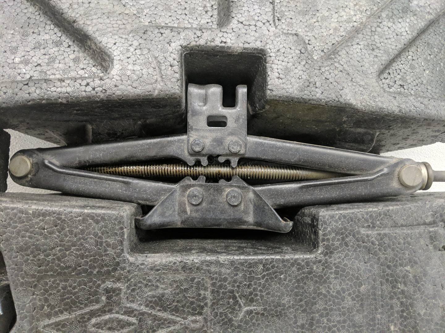 2014 Nissan Sentra Spare Scissor Car Jack 1460479 - Oemusedautoparts1.com
