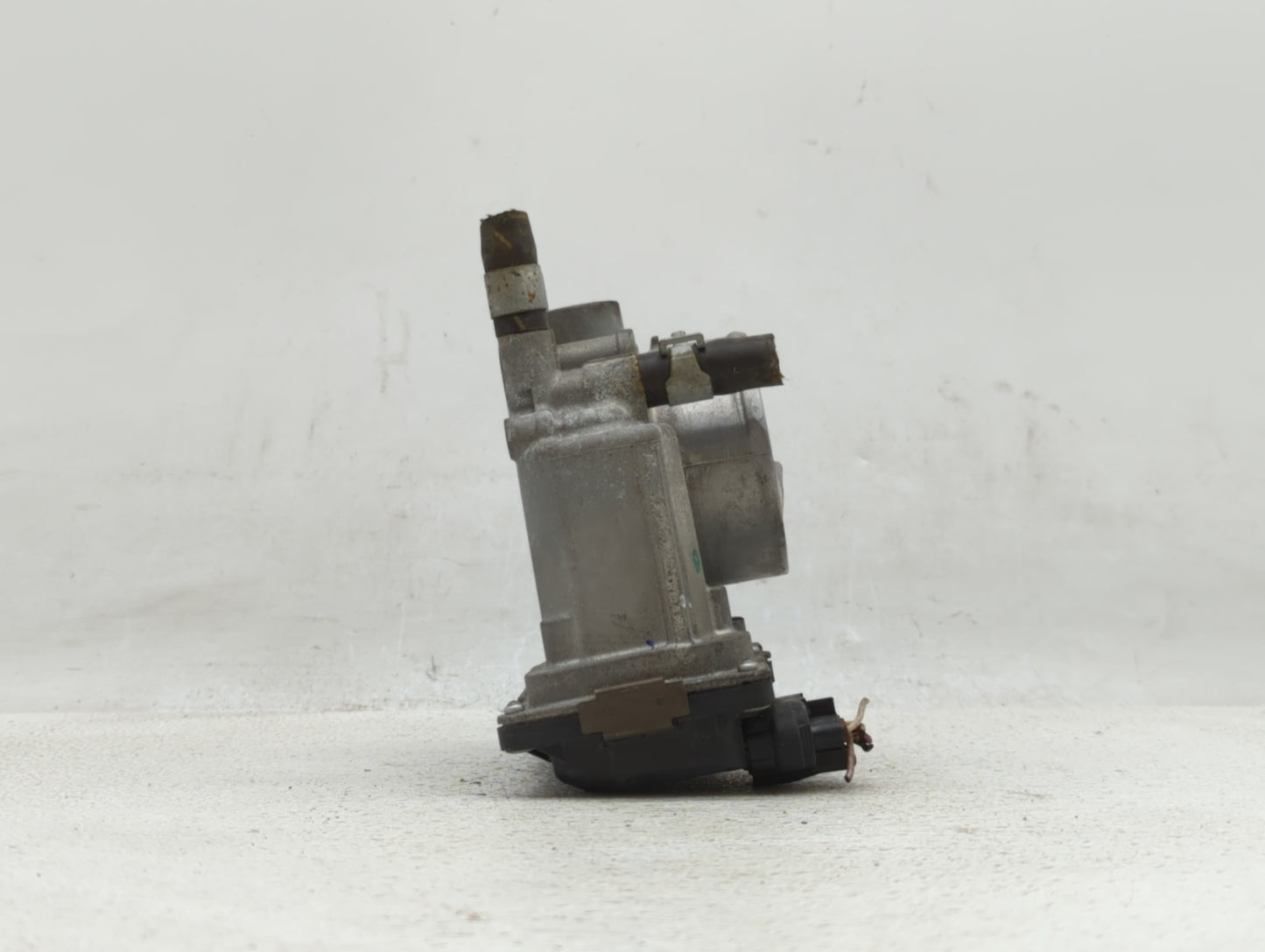 2013-2019 Nissan Sentra Throttle Body P/N:3RA60-01 C 3RA60-01 E, 3RA60-01 D Fits Fits 2013 2014 2015 2016 2017 2018 2019 OEM