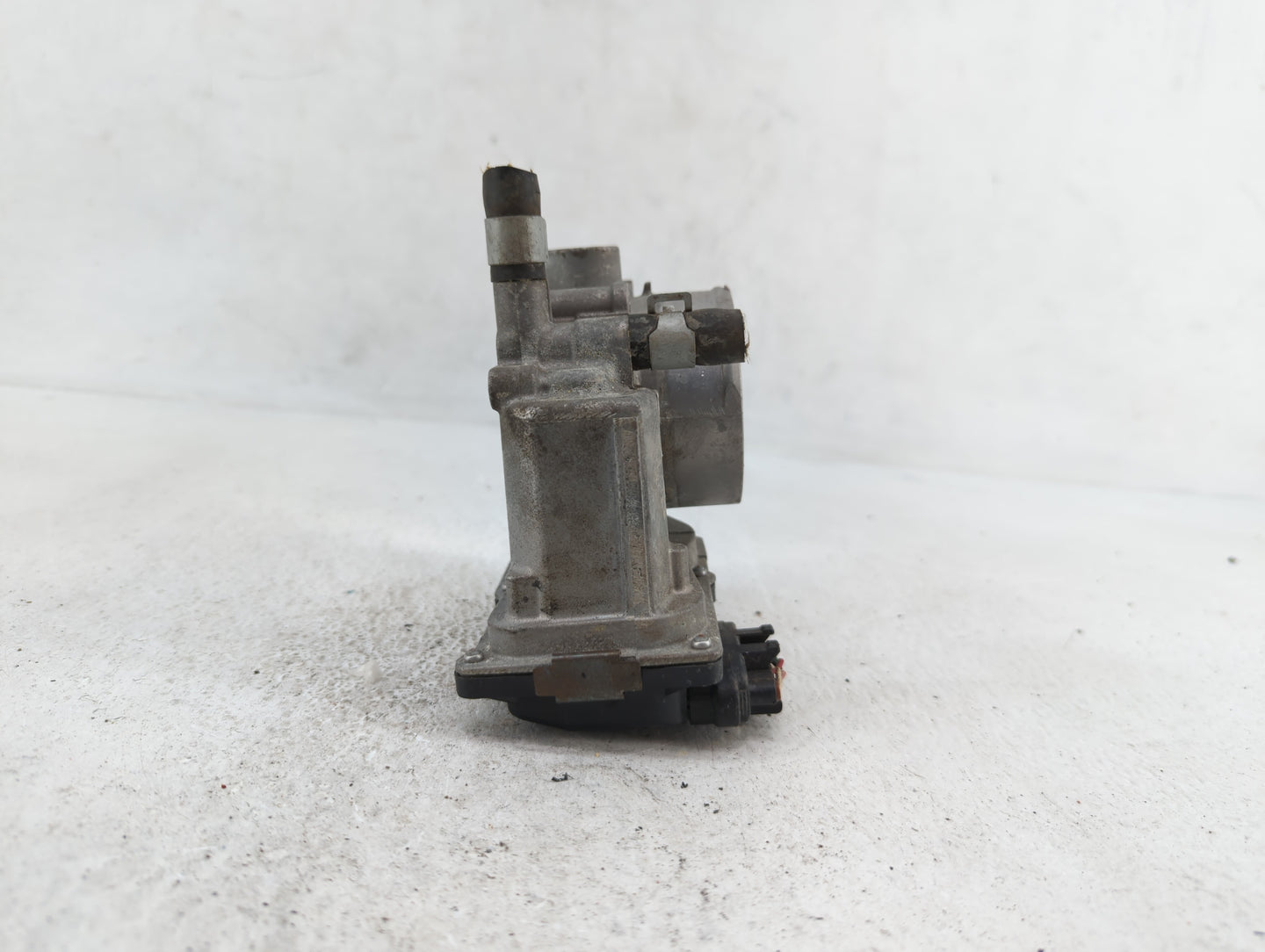 2013-2019 Nissan Sentra Throttle Body P/N:3RA60-01 C 3RA60-01 E, 3RA60-01 D Fits Fits 2013 2014 2015 2016 2017 2018 2019 OEM