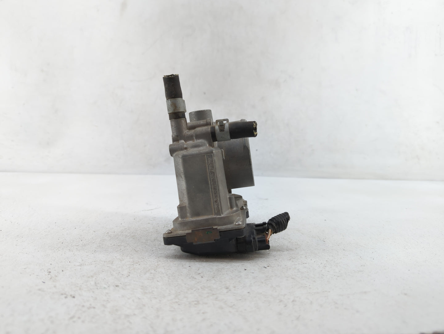 2013-2019 Nissan Sentra Throttle Body P/N:3RA60-01 C 3RA60-01 E, 3RA60-01 D Fits Fits 2013 2014 2015 2016 2017 2018 2019 OEM