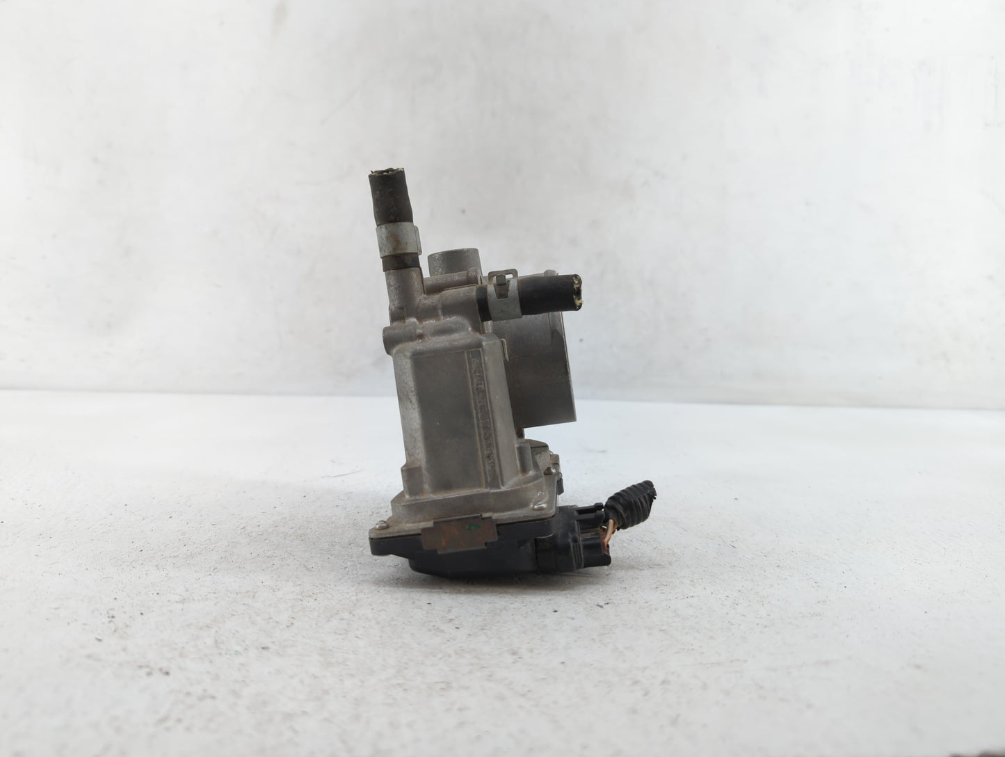 2013-2019 Nissan Sentra Throttle Body P/N:3RA60-01 C 3RA60-01 E, 3RA60-01 D Fits Fits 2013 2014 2015 2016 2017 2018 2019 OEM