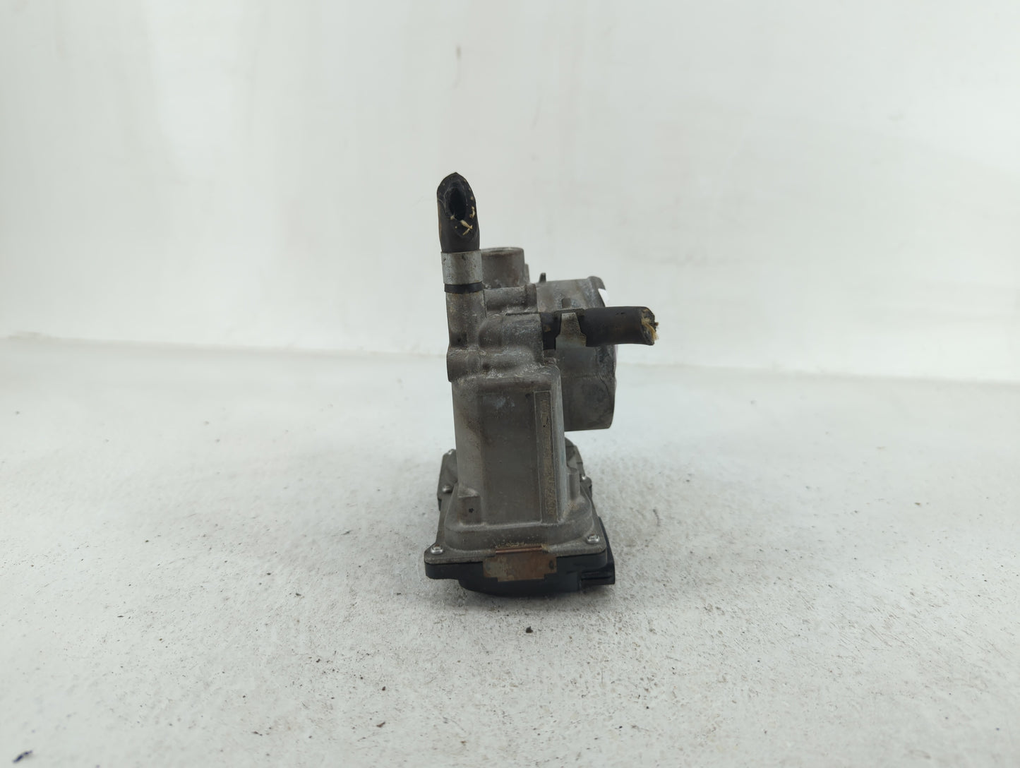 2013-2019 Nissan Sentra Throttle Body P/N:3RA60-01 A 3RA60-01 B Fits Fits 2013 2014 2015 2016 2017 2018 2019 OEM Used Auto P