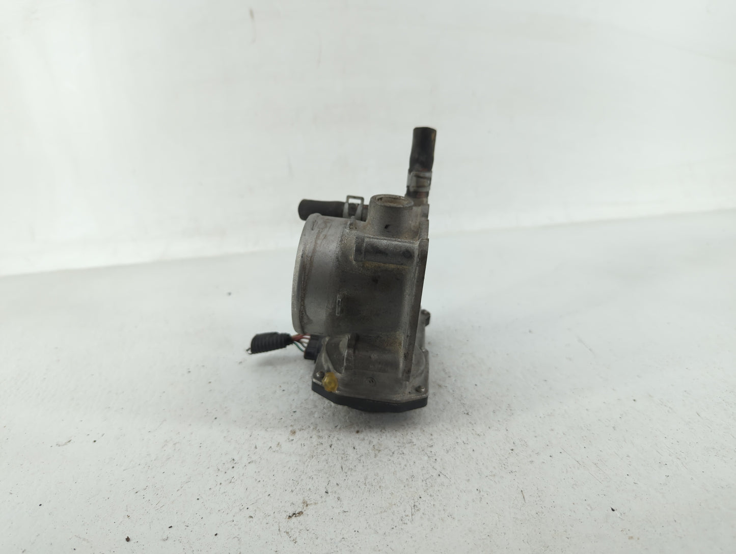 2013-2019 Nissan Sentra Throttle Body P/N:3RA60-01 A 3RA60-01 B Fits Fits 2013 2014 2015 2016 2017 2018 2019 OEM Used Auto P