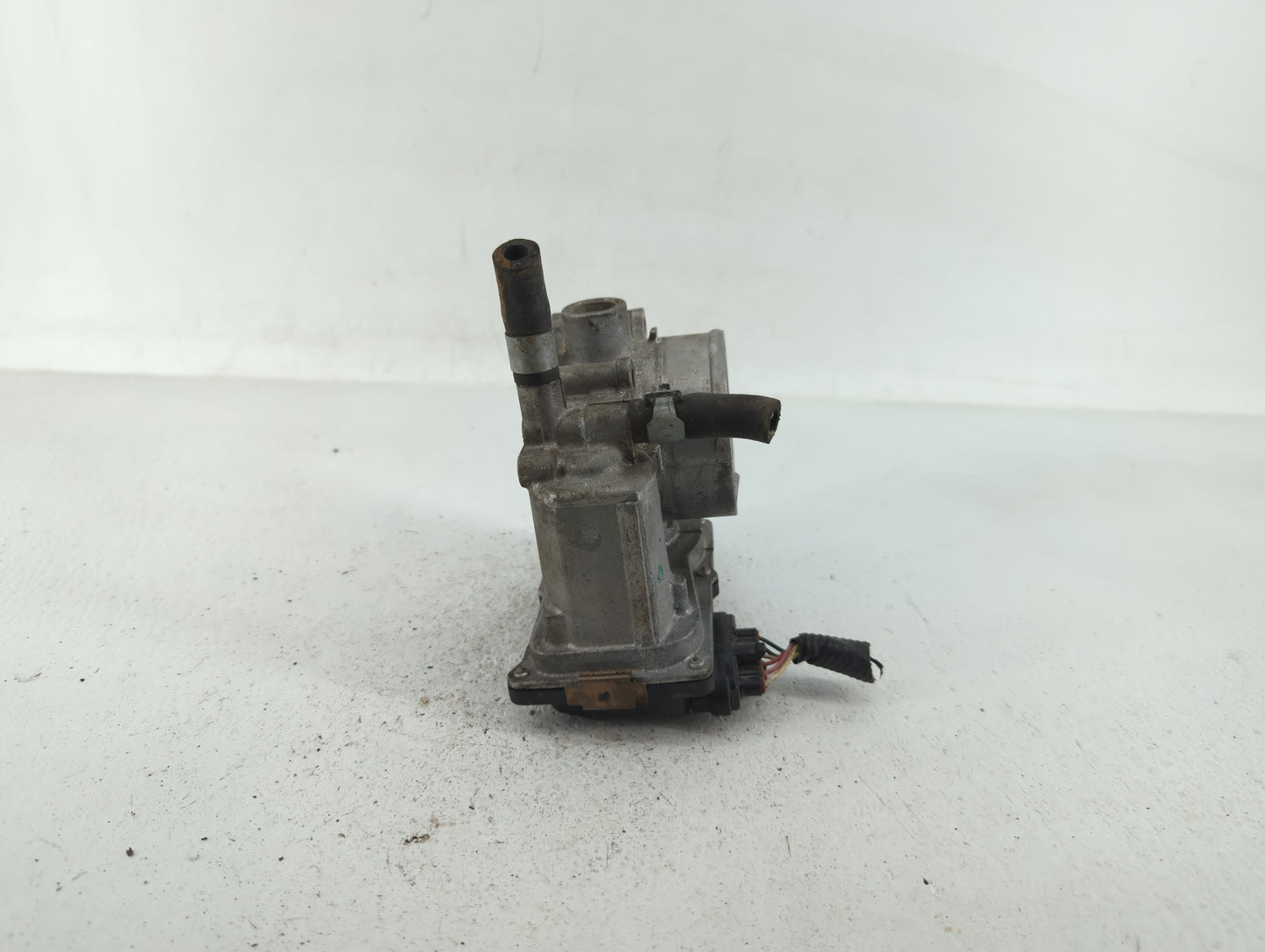 2013-2019 Nissan Sentra Throttle Body P/N:3RA60-01 A 3RA60-01 B Fits Fits 2013 2014 2015 2016 2017 2018 2019 OEM Used Auto P