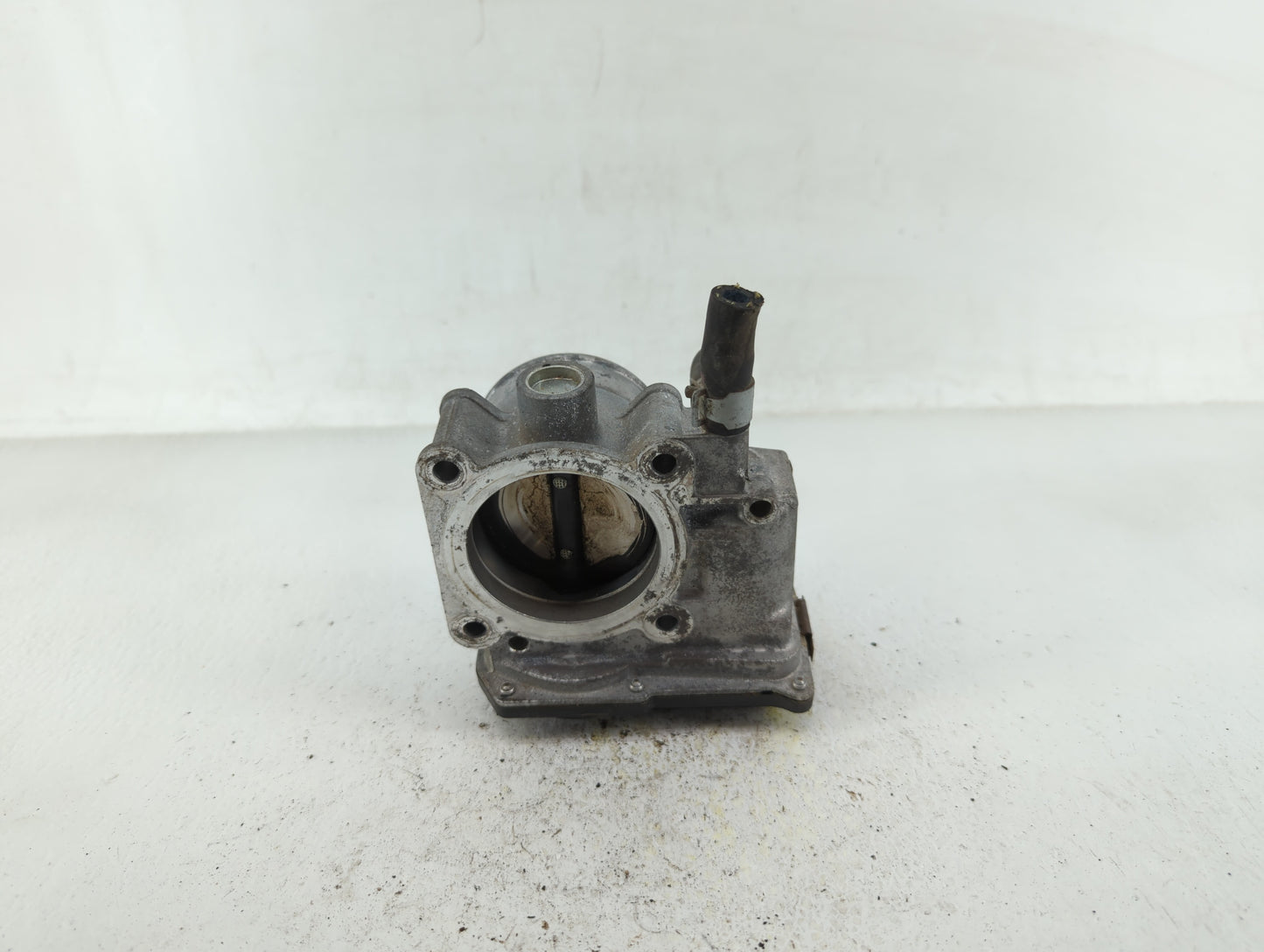 2014 Nissan Sentra Throttle Body P/N:3RA60-01 E 3RA60-01 A, 3RA60-01 B Fits OEM Used Auto Parts - Oemusedautoparts1.com