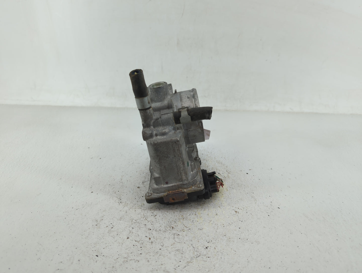 2014 Nissan Sentra Throttle Body P/N:3RA60-01 E 3RA60-01 A, 3RA60-01 B Fits OEM Used Auto Parts - Oemusedautoparts1.com
