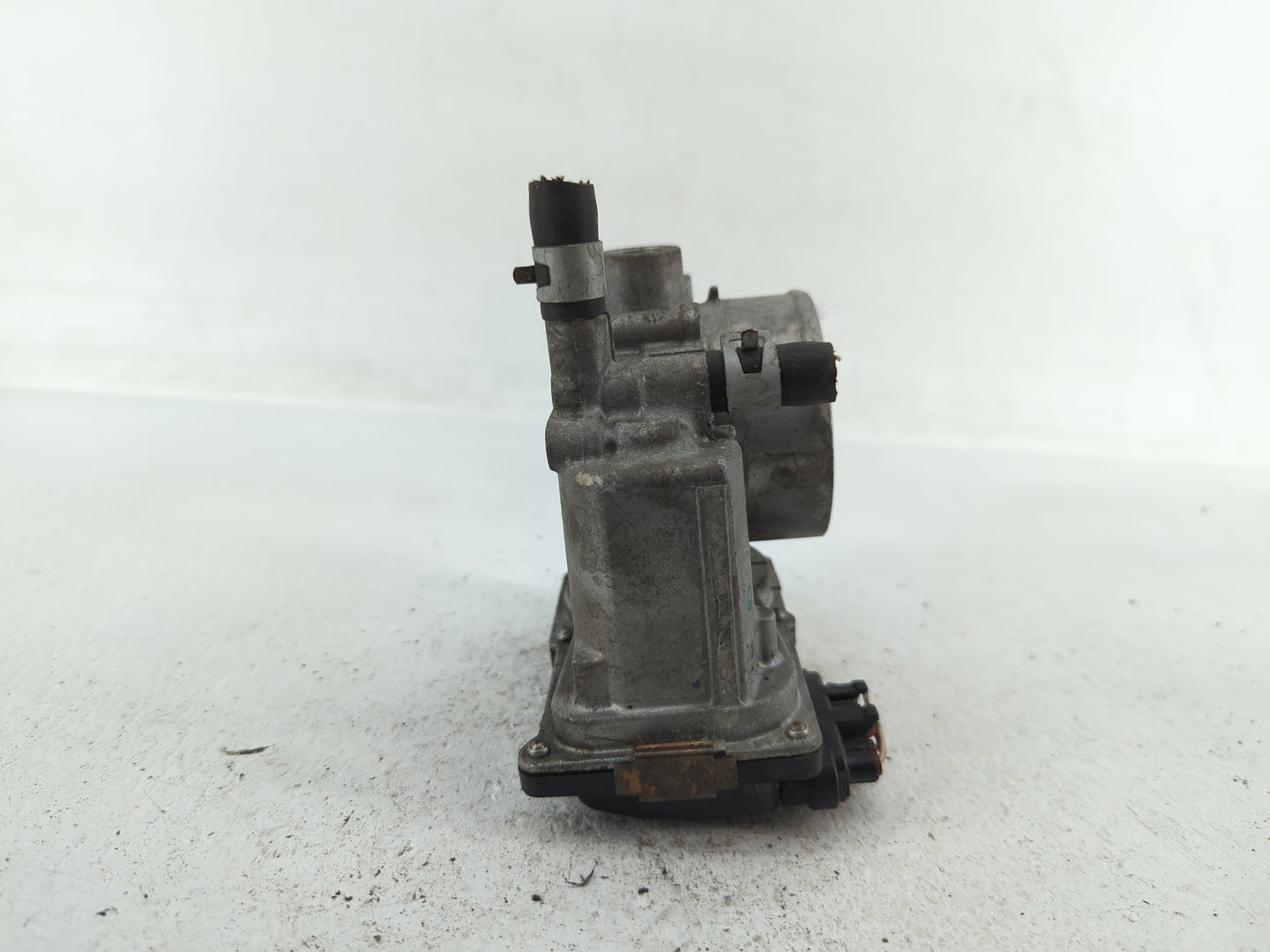 2013-2019 Nissan Sentra Throttle Body P/N:3RA60-01 C 3RA60-01 D, 3RA60-01 A Fits Fits 2013 2014 2015 2016 2017 2018 2019 OEM