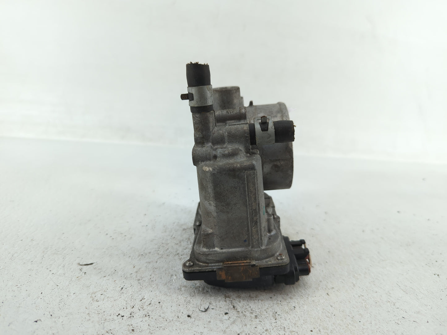 2013-2019 Nissan Sentra Throttle Body P/N:3RA60-01 C 3RA60-01 D, 3RA60-01 A Fits Fits 2013 2014 2015 2016 2017 2018 2019 OEM