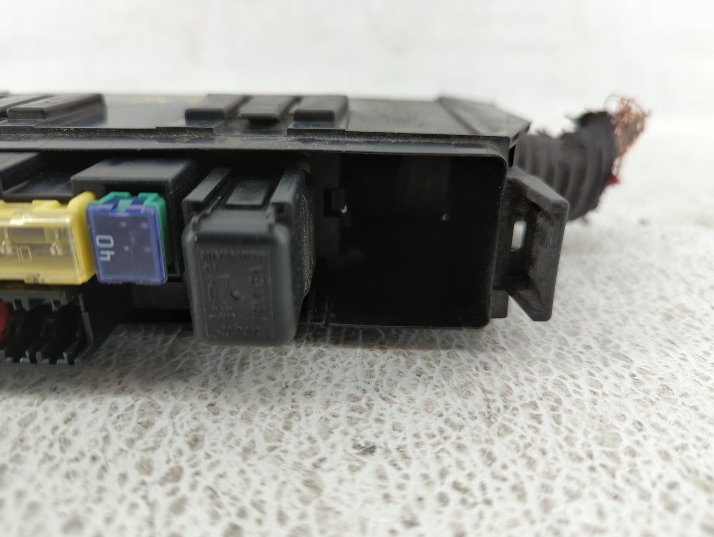 2013-2019 Nissan Sentra Fusebox Fuse Box Panel Relay Module P/N:24382 EW70B Fits Fits 2013 2014 2015 2016 2017 2018 2019 OEM