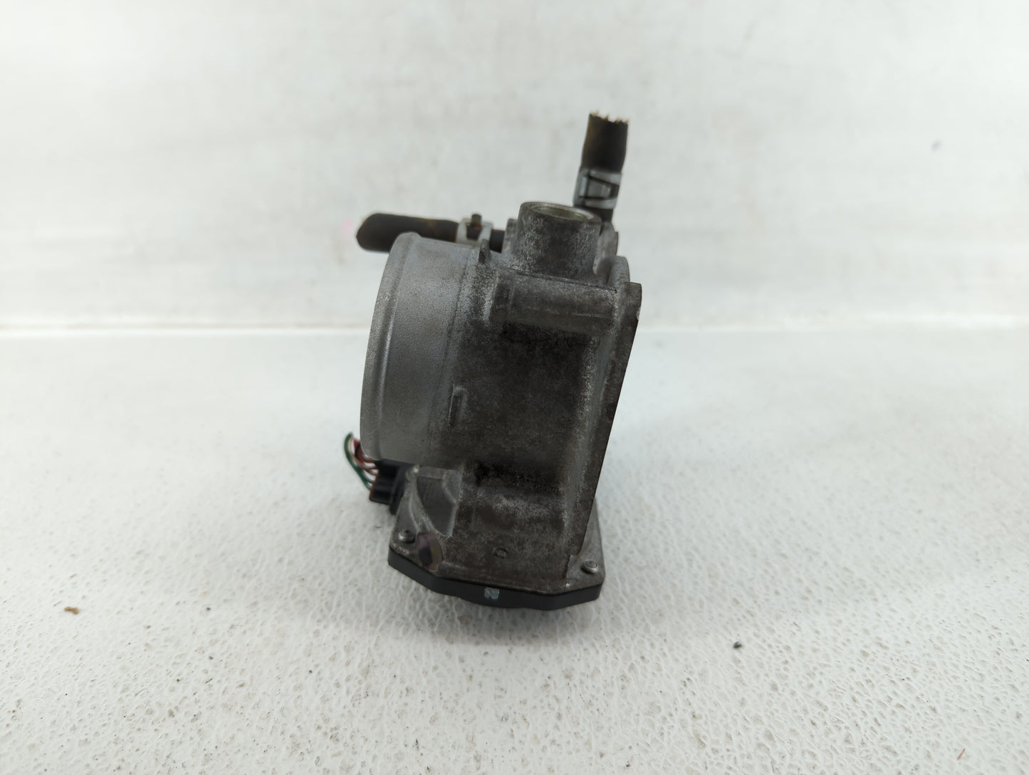 2013-2019 Nissan Sentra Throttle Body P/N:3RA60-01 B 3RA60-01 A Fits Fits 2013 2014 2015 2016 2017 2018 2019 OEM Used Auto P