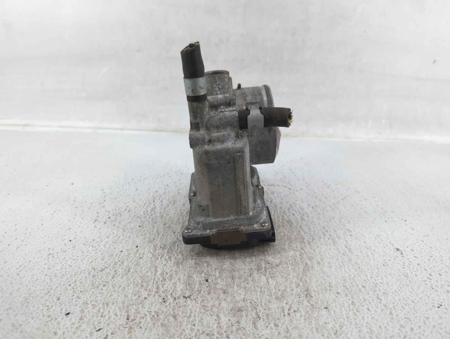 2013-2019 Nissan Sentra Throttle Body P/N:3RA60-01 A Fits Fits 2013 2014 2015 2016 2017 2018 2019 OEM Used Auto Parts - Oemu